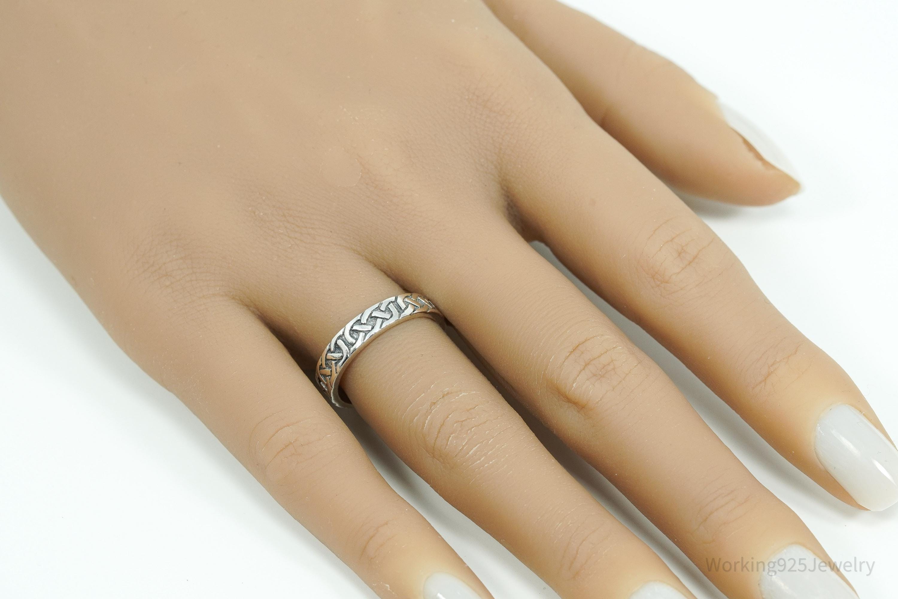 Vintage Celtic Knot Design Sterling Silver Band Ring - Size 8