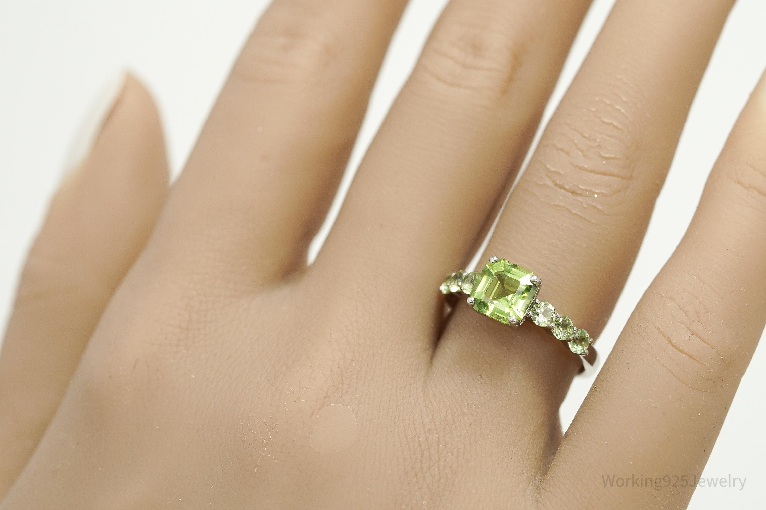 Vintage Green Peridot Sterling Silver Ring - Size 7
