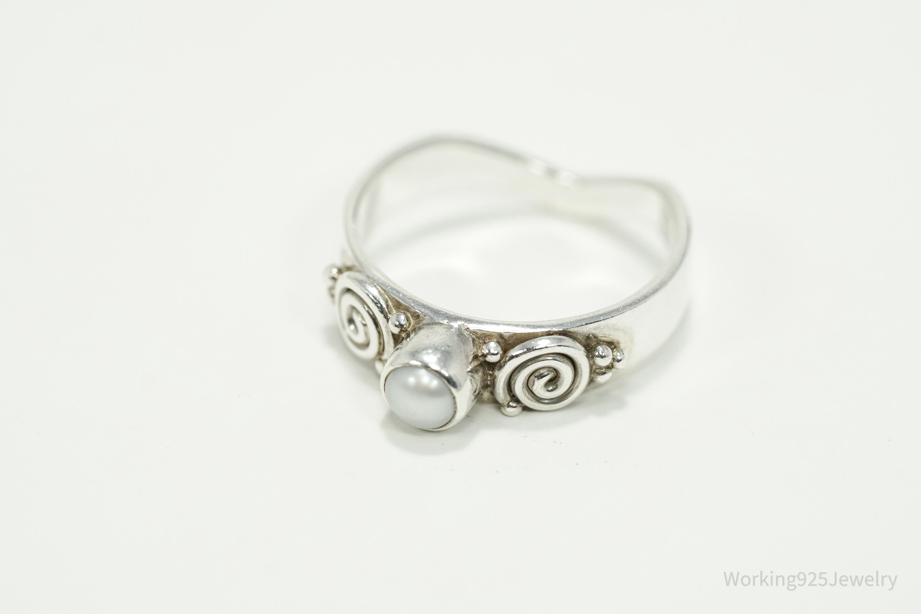 Vintage White Pearl Silver Ring - Size 6