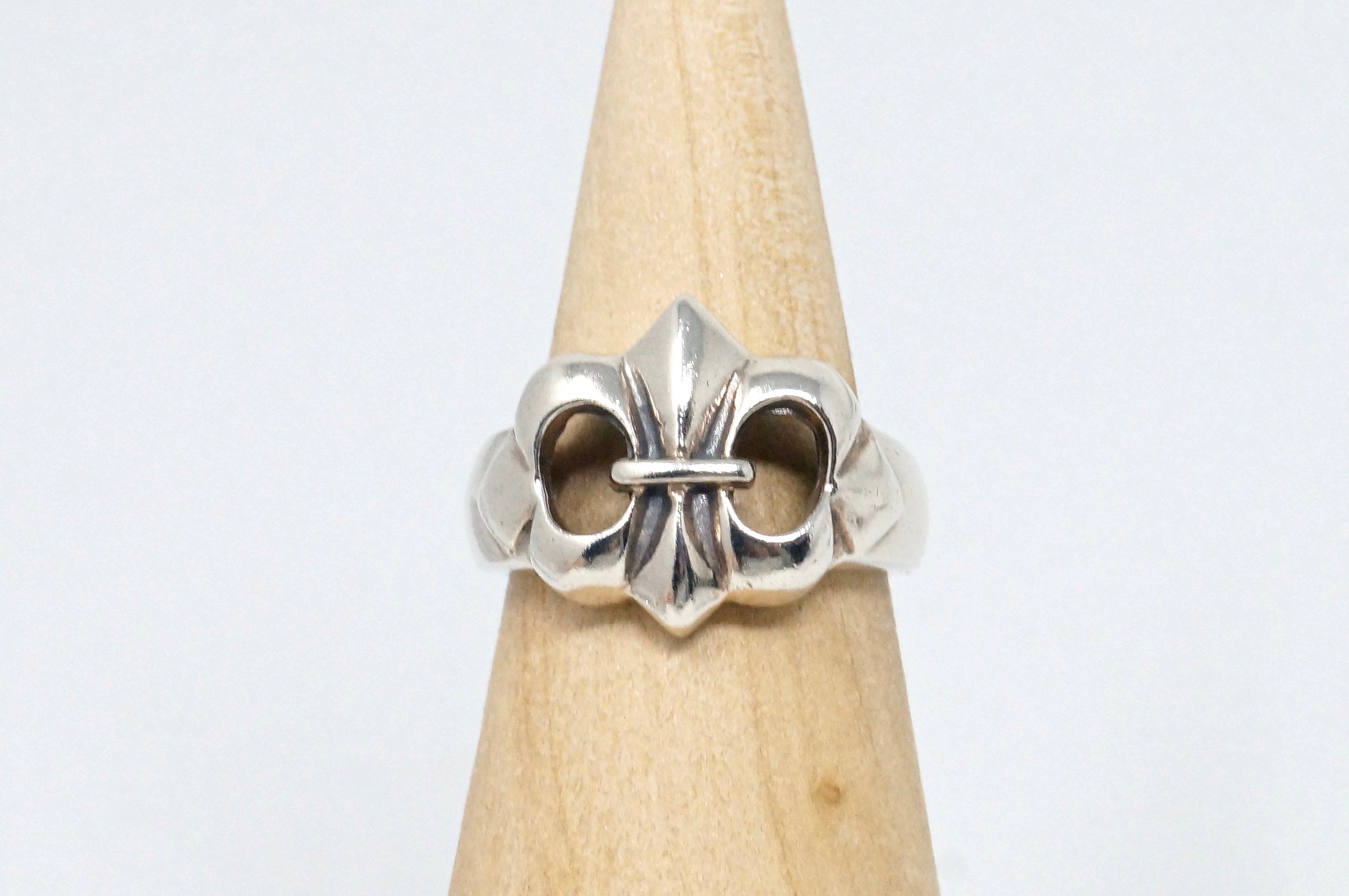 Lovely Vintage Royal Fleur De Lis Sterling Silver Ring - Size 7.75 -775531364