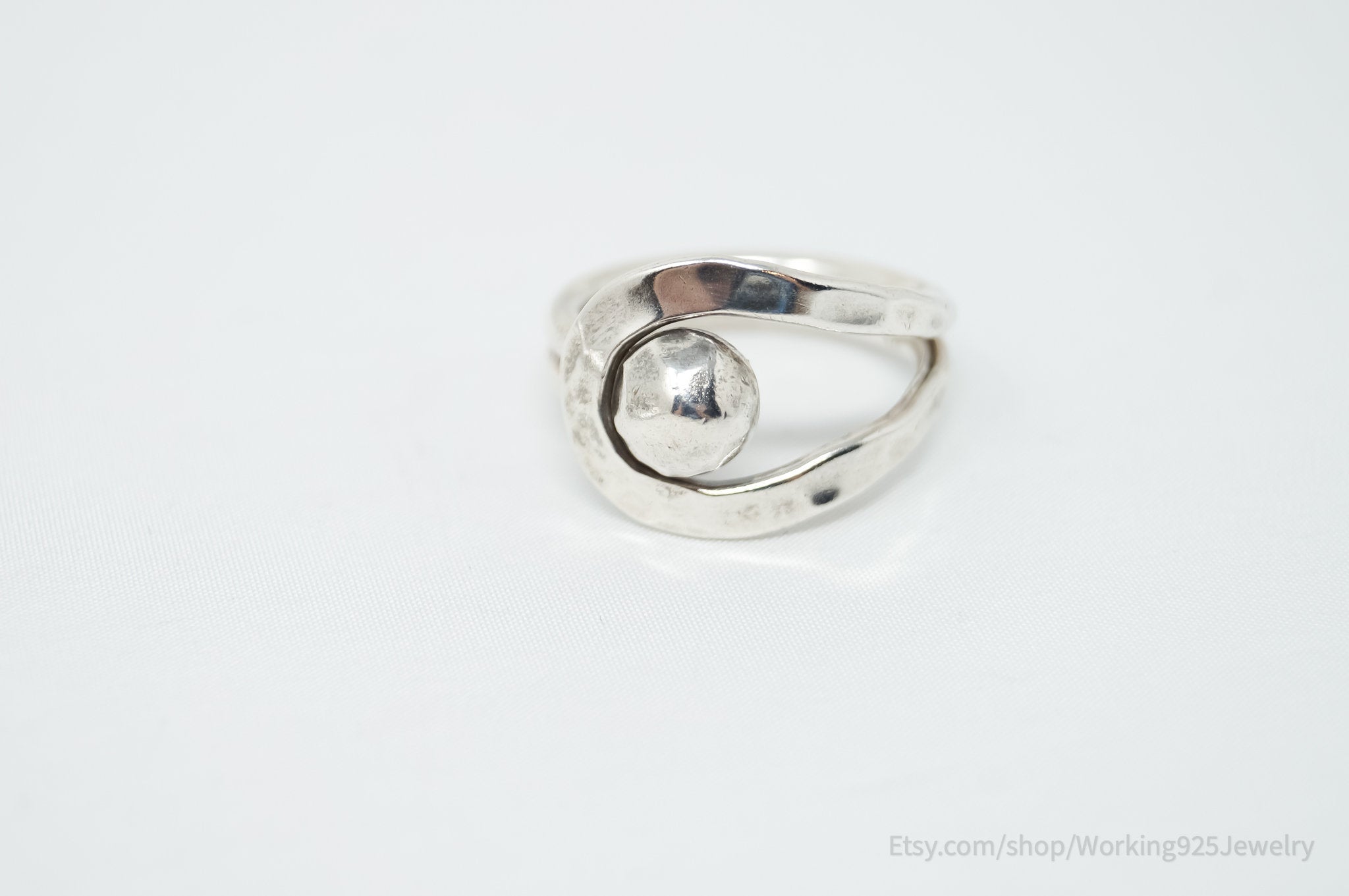 Vintage Modernist Hammered Style Sterling Silver Ring - Size 9