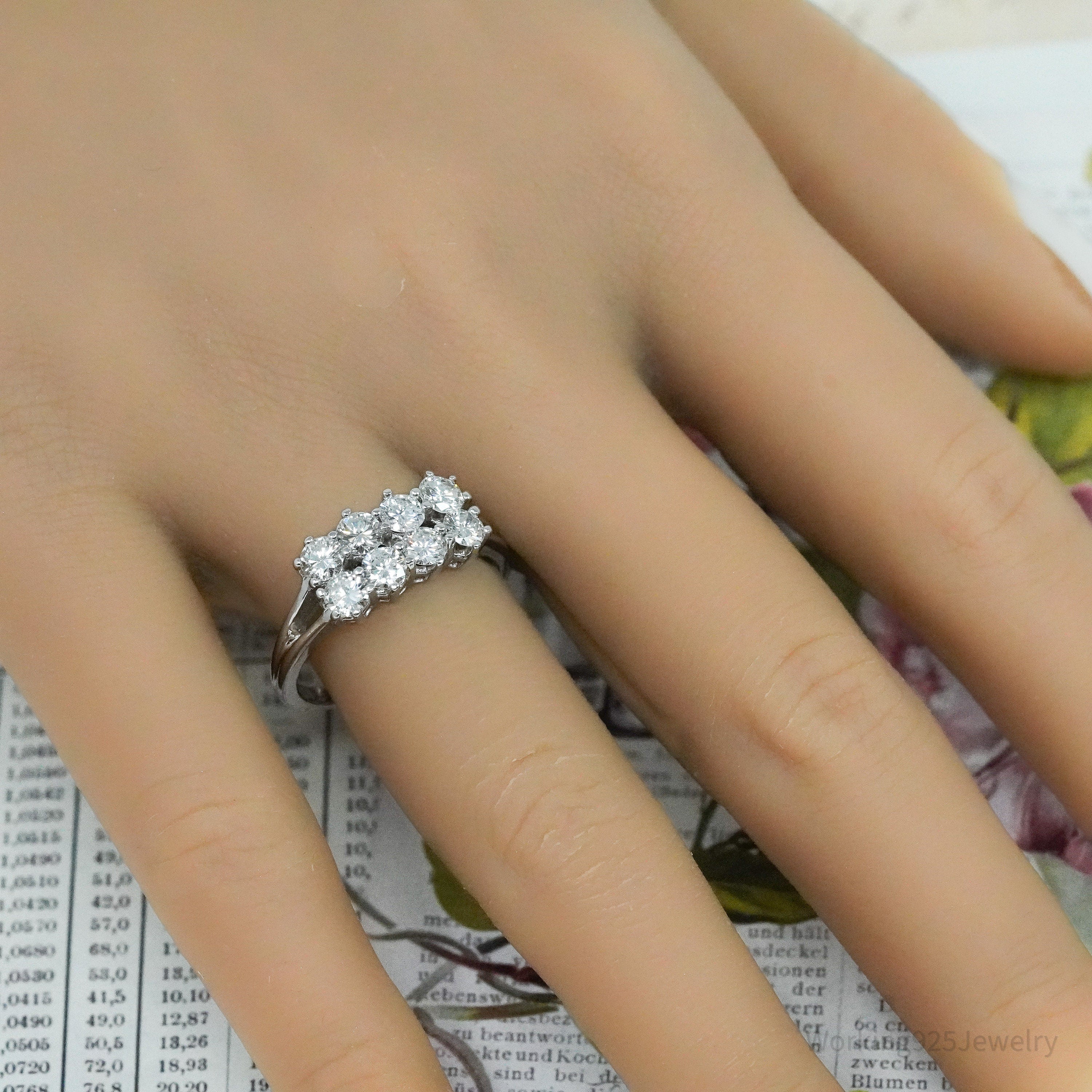 14K White Gold & Diamond Ring - Size 8.5