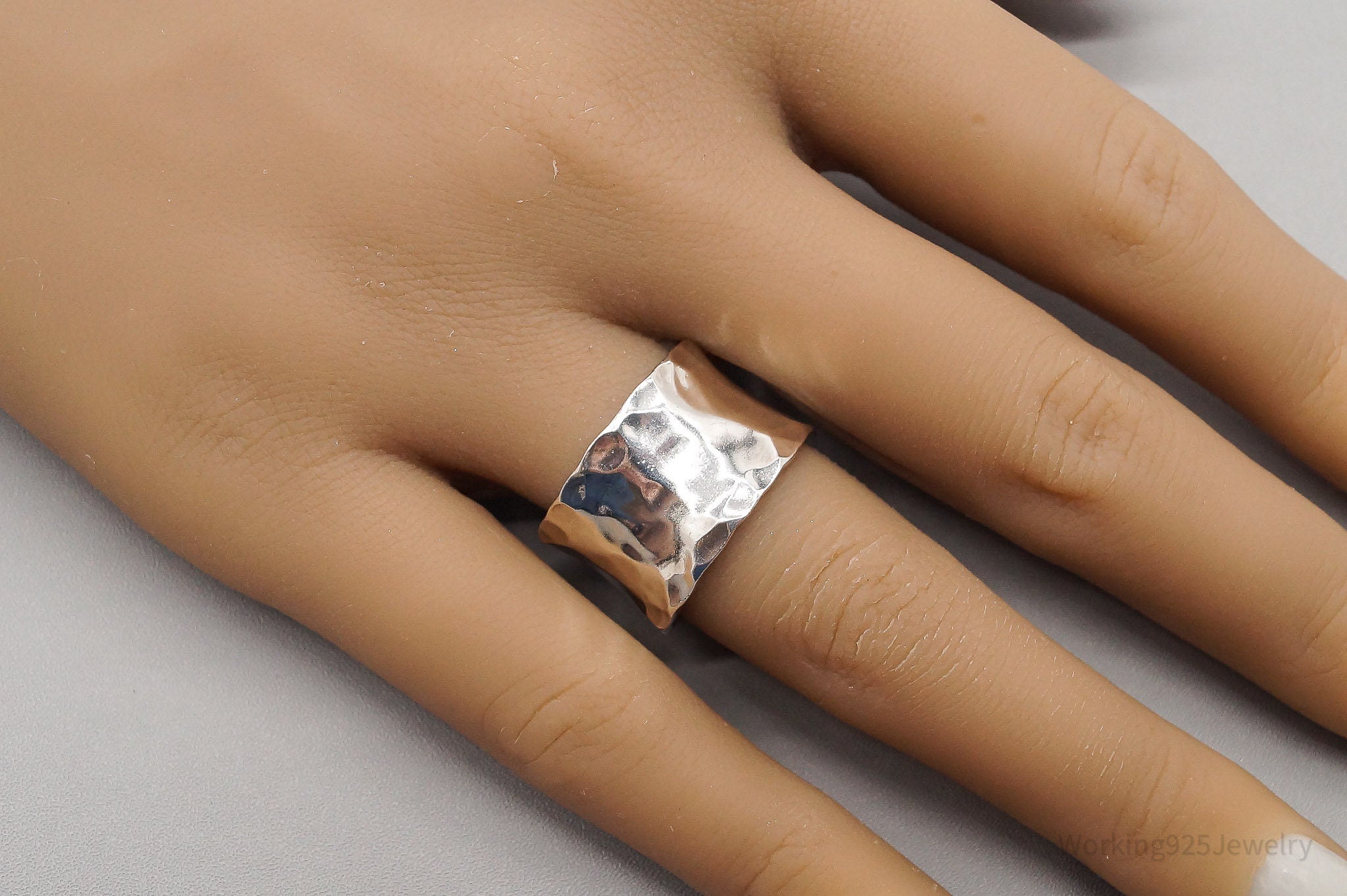 Vintage Hammered Style Sterling Silver Band Ring - Size 7.5