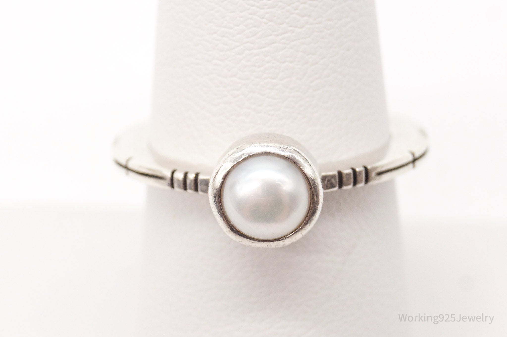 Vintage Pearl Silver Modernist Ring - Size 6.75