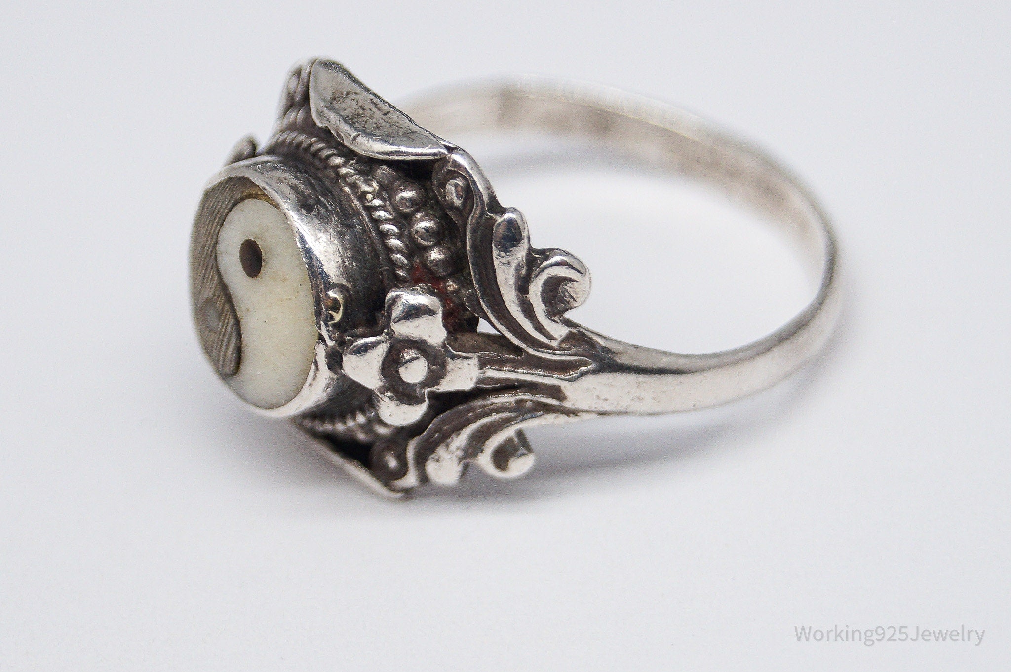 Vintage Wood & Cream Stone Inlay Yin Yang Silver Ring - Size 8