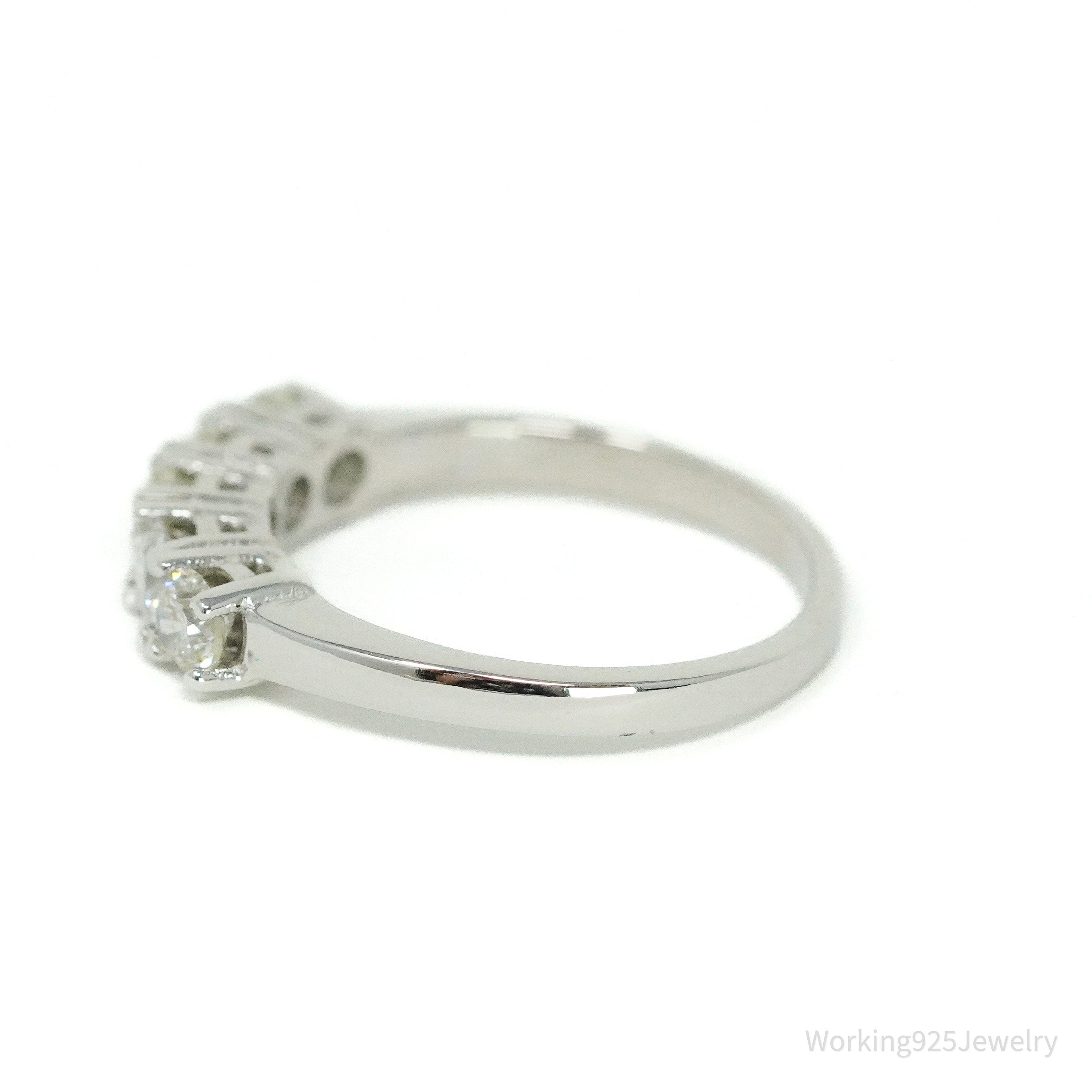 14K White Gold & Diamond Ring - Size 7