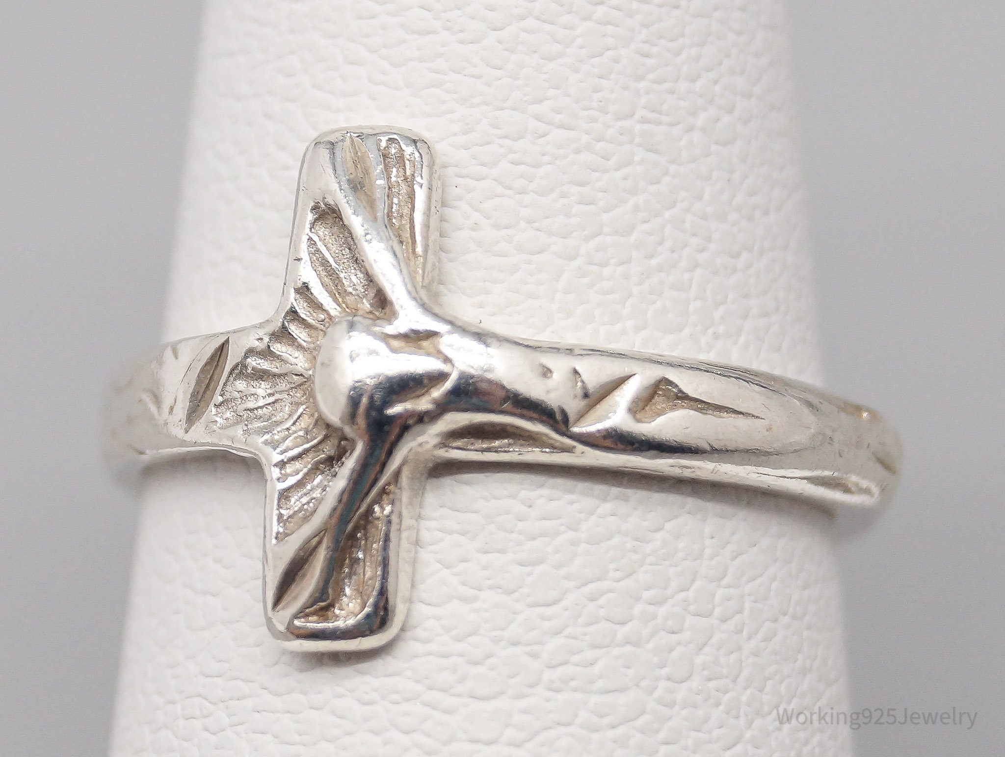 Vintage Crucifix Cross Sterling Silver Band Ring - Size 5.75