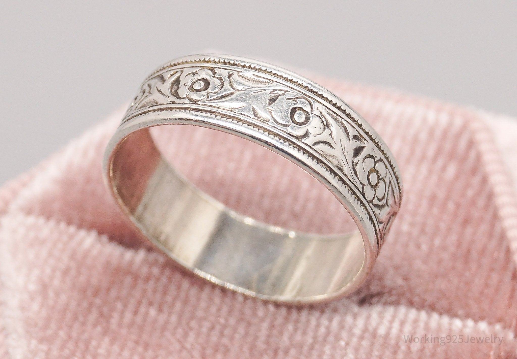Antique Uncas Mfg. Co. Flowers Pattern Sterling Silver Band Ring - Size 6.75