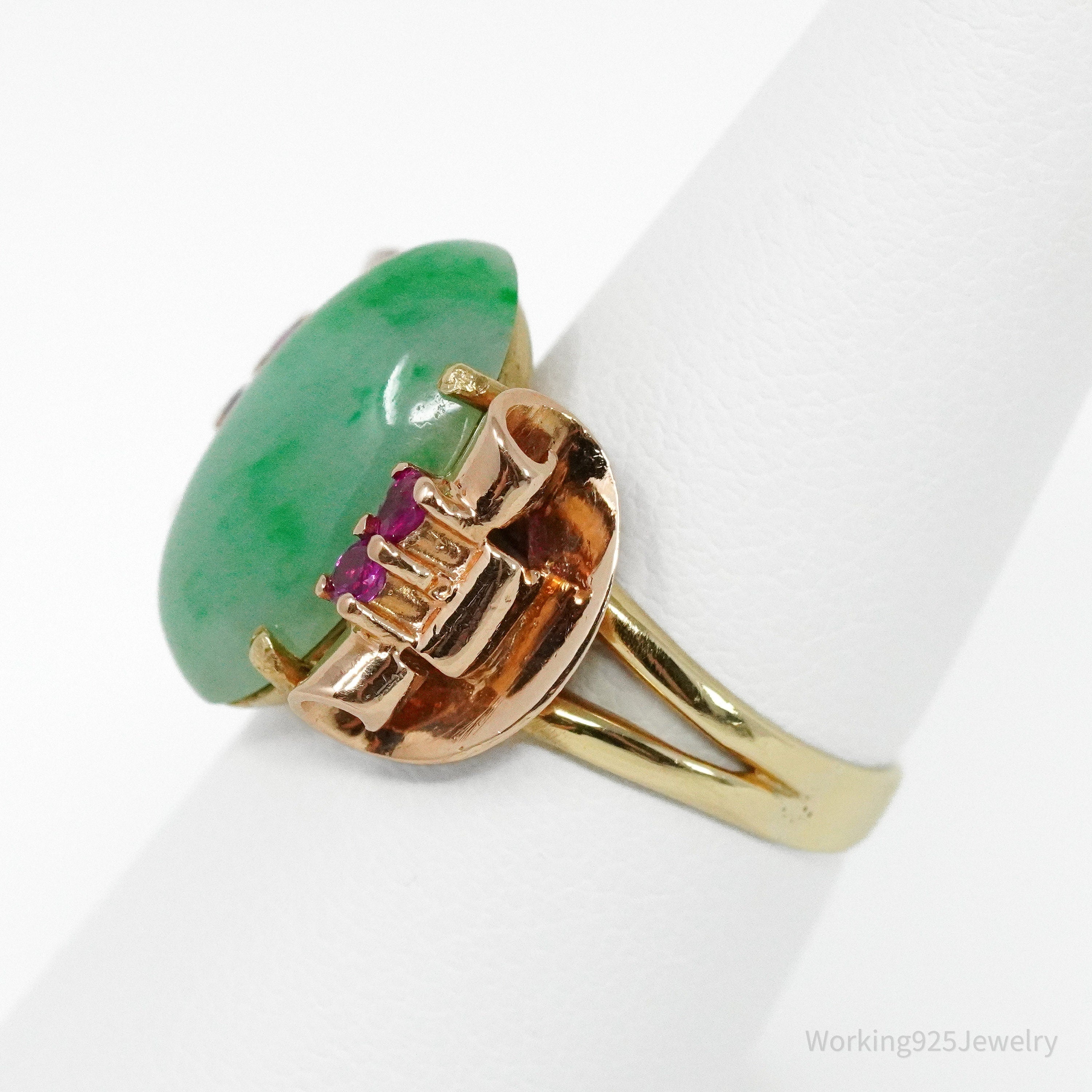Circa 1940s 14K Gold Jadeite Jade & Natural Ruby Ring - Size 6