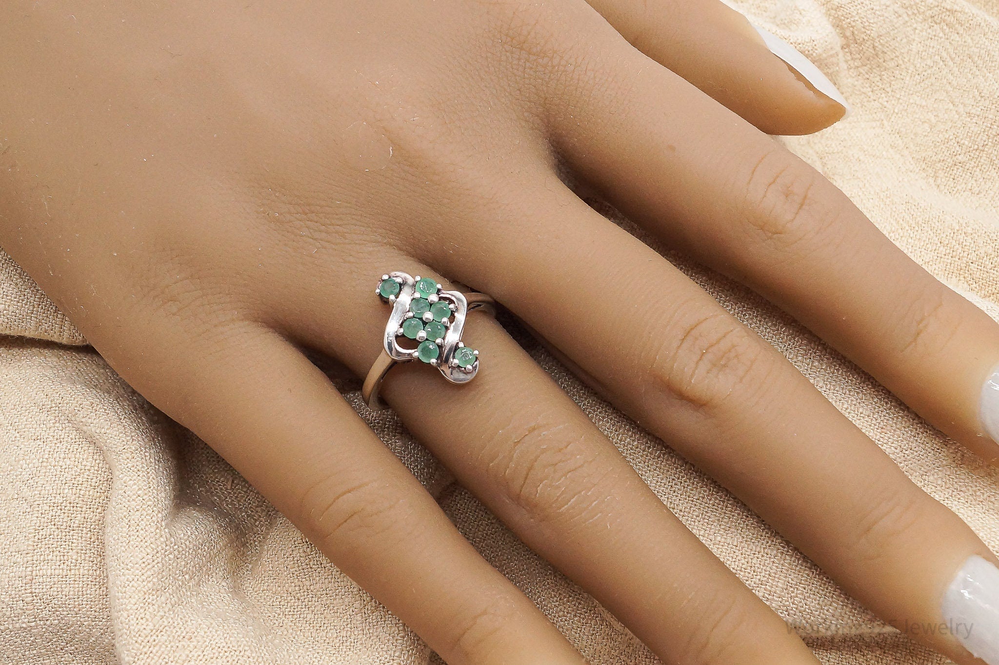 Vintage Emerald Sterling Silver Ring - Size 7.25