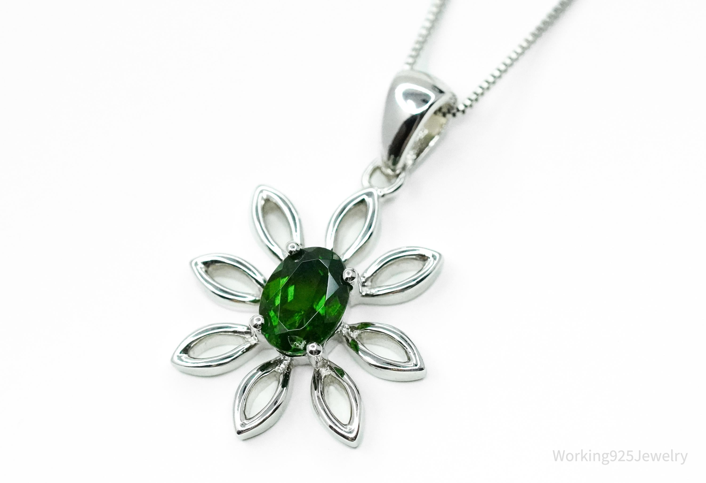 TGGC Green Chrome Diopside Flower Sterling Silver Necklace 18"