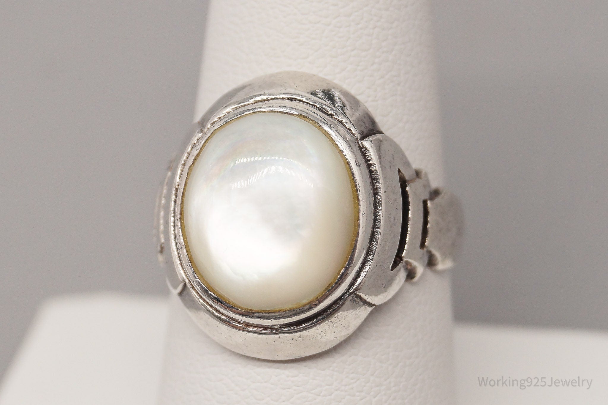 Vintage Mother Of Pearl Sterling Silver Ring - Size 8