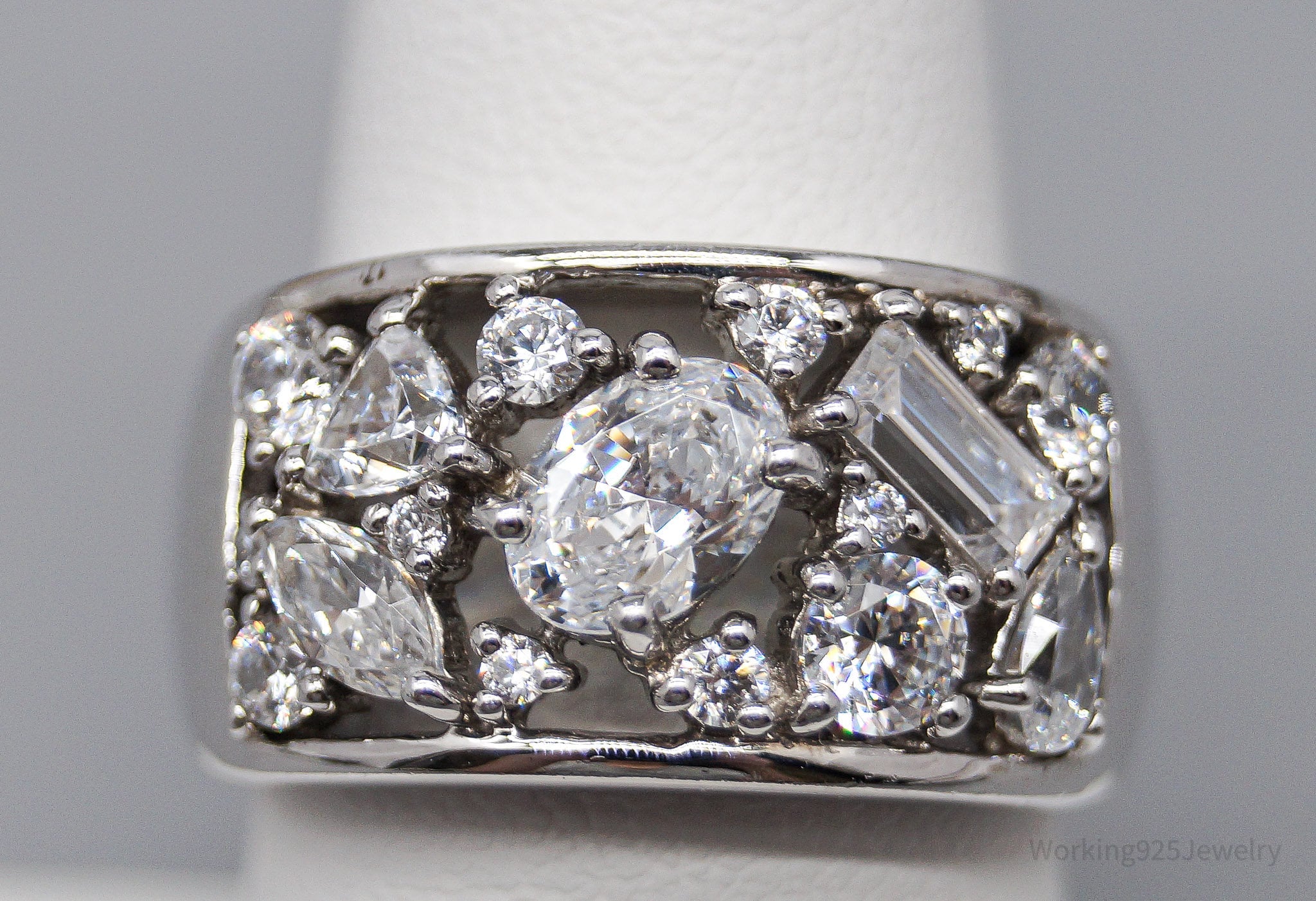 Vintage Cubic Zirconia Sterling Silver Band Ring - Size 7.75