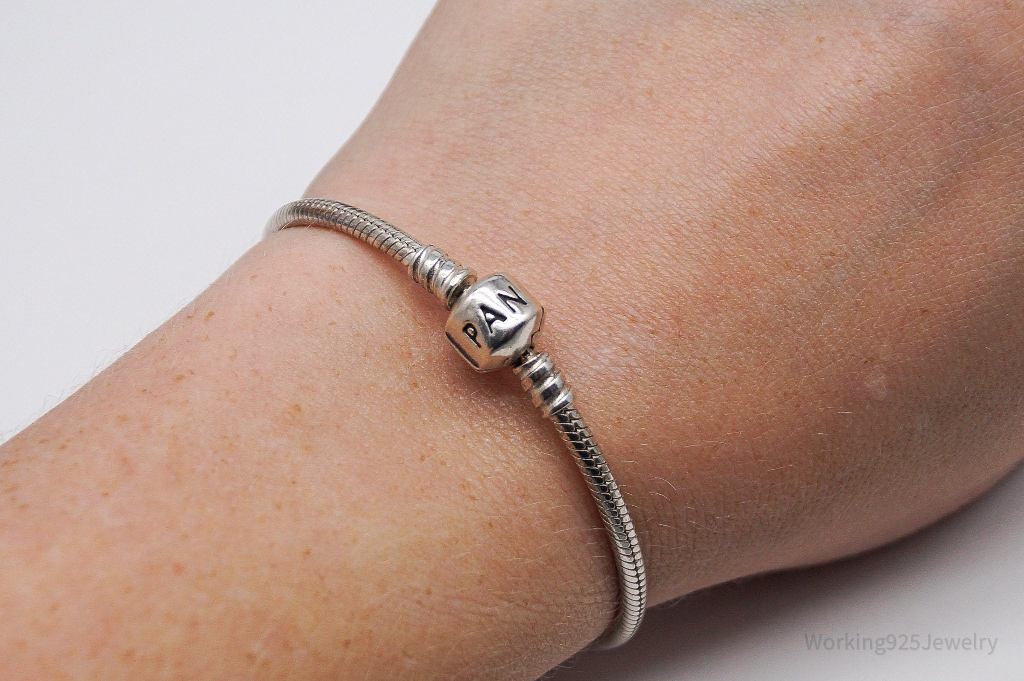 VTG Pandora Iconic Pandora Logo Sterling Silver Clasp Charm Bracelet 7 1/8"