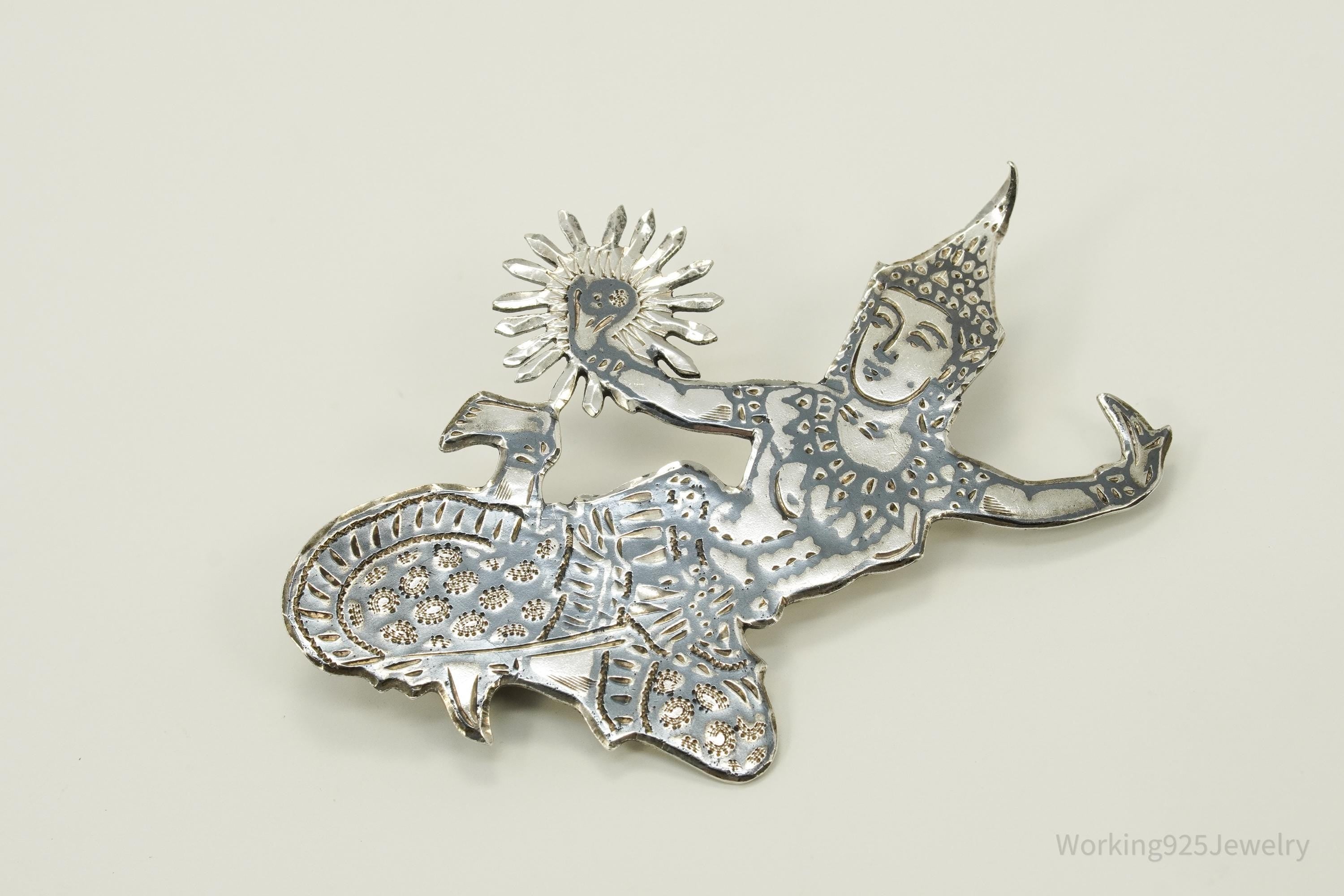 Large Vintage Thai Nakon Siam Black Enamel Sterling Silver Brooch Pin