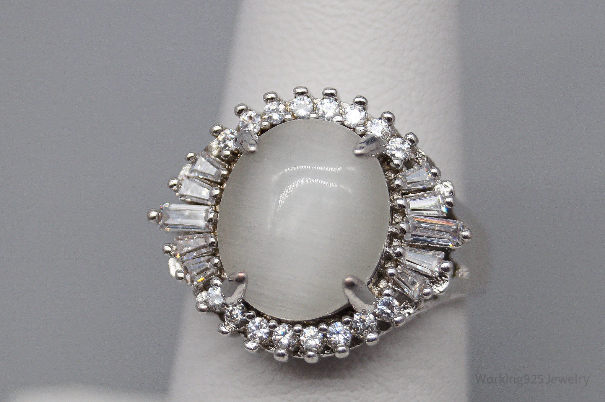 Vintage Cats Eye & Cubic Zirconia Sterling Silver Ring Size 7