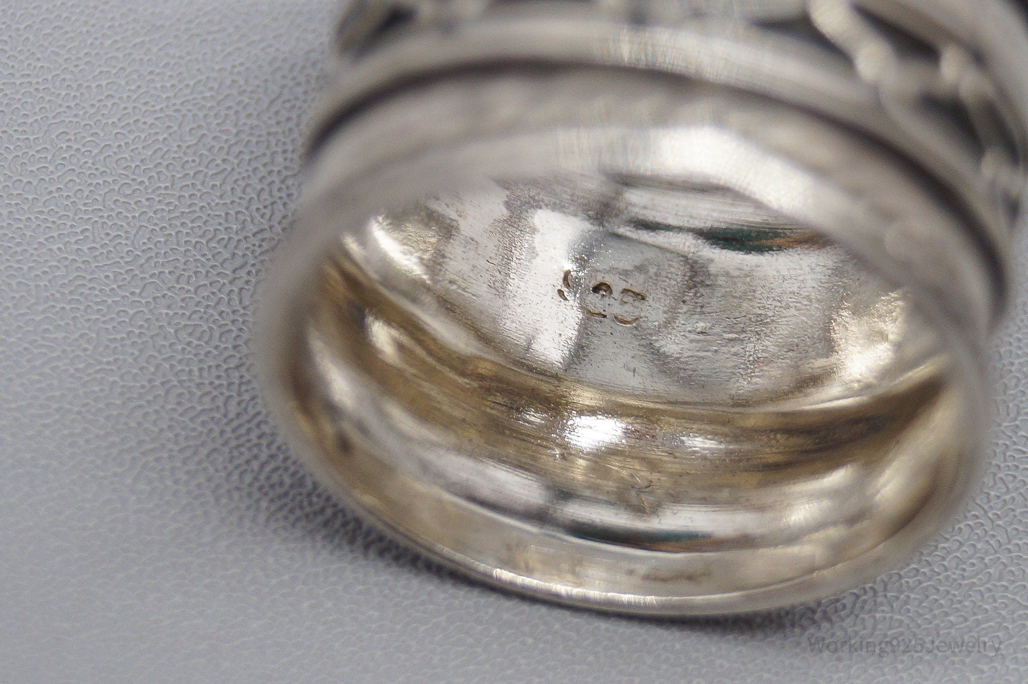 Vintage Sterling Silver Band Ring - Size 8
