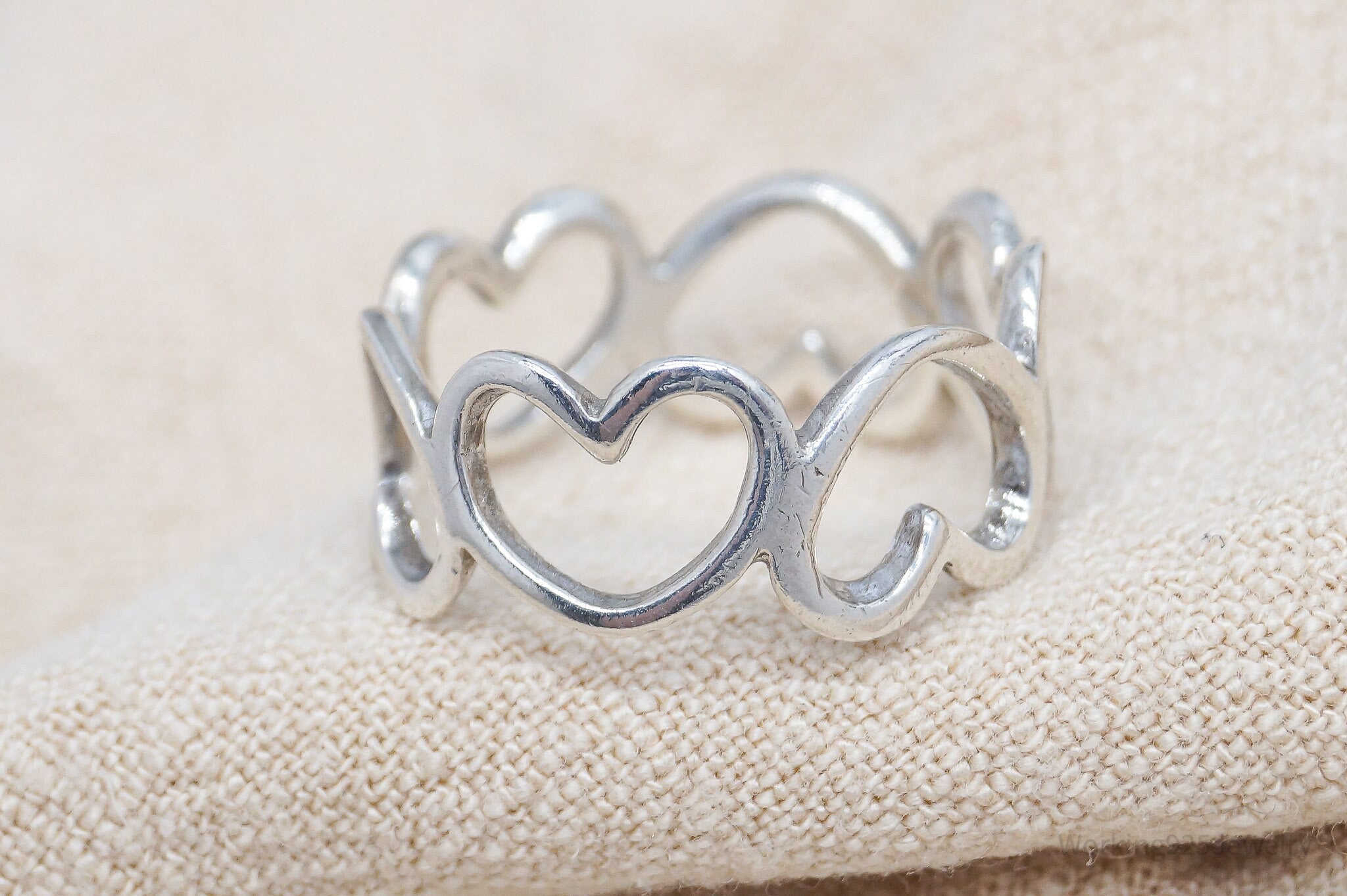 Vintage Hearts Pattern Sterling Silver Band Ring - Size 7.5