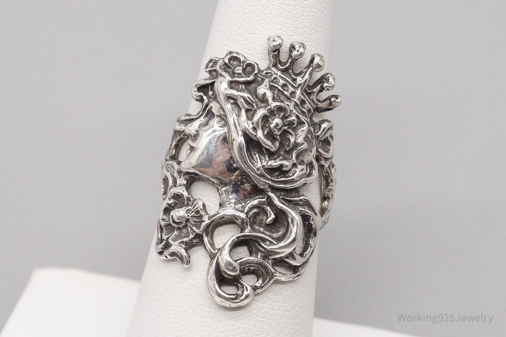 Vintage Art Nouveau Style Queen Sterling Silver Ring - Size 7