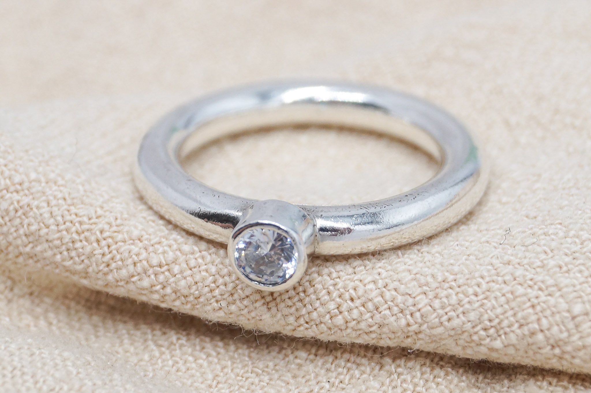 Vintage Cubic Zirconia Silver Rounded Band Ring - Size 6.5