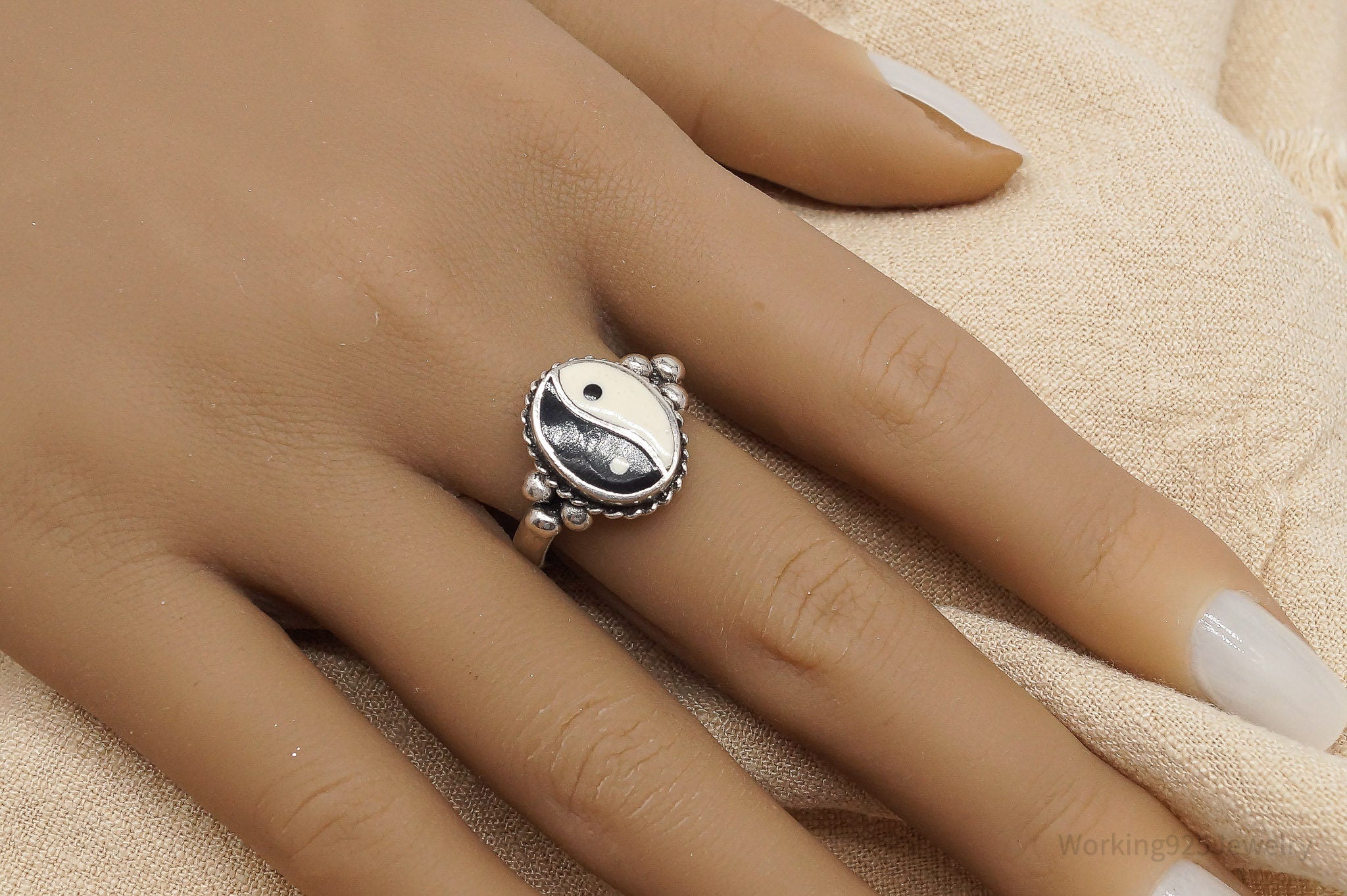 Vintage Black & White Onyx Inlay Yin Yang Sterling Silver Ring - Size 9