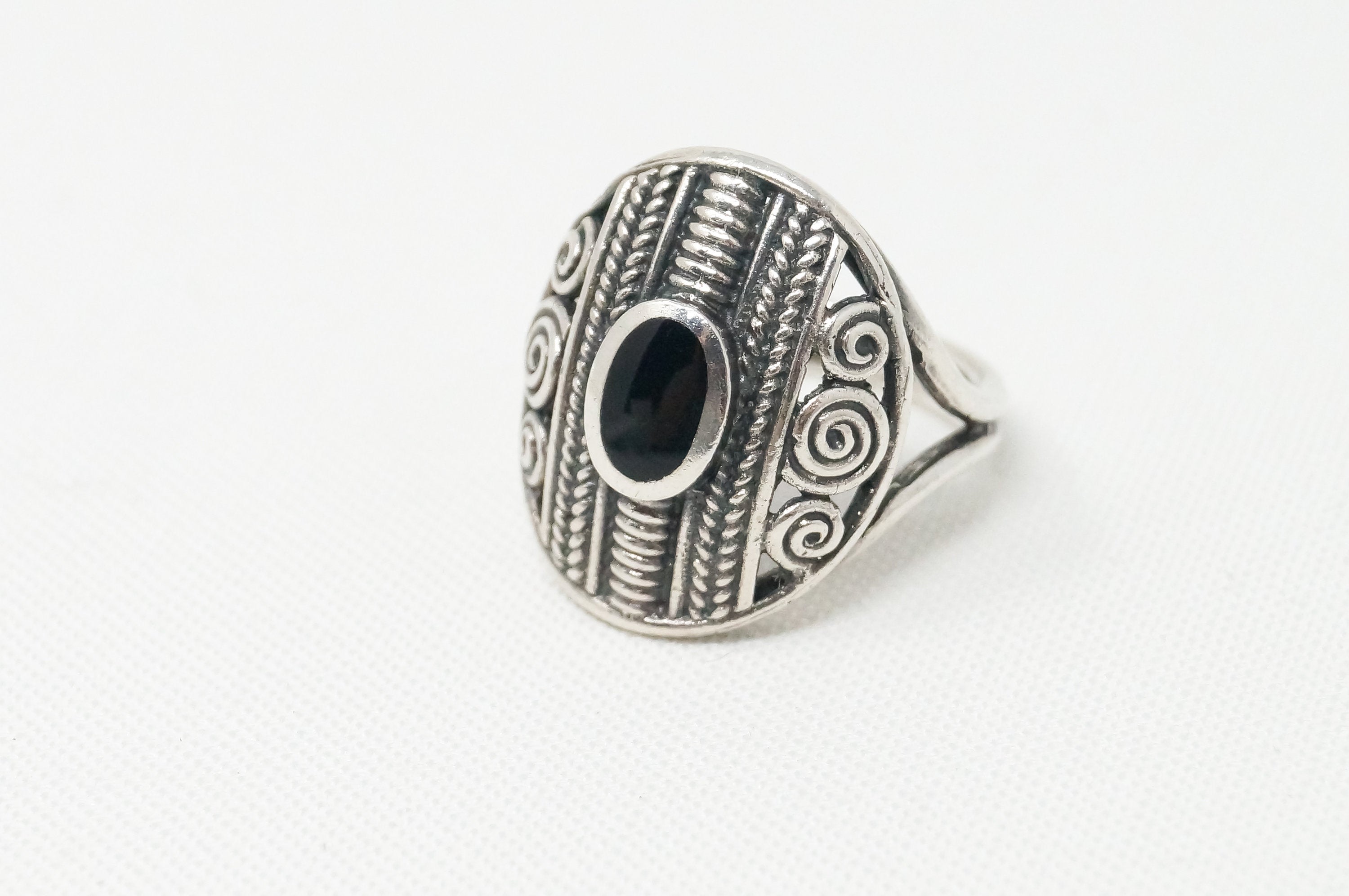 Vintage Designer WOODS Black Onyx Scroll Sterling Silver Ring - Sz 4.5