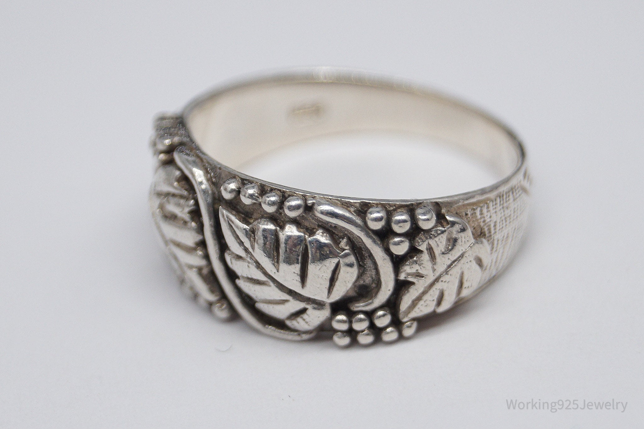 Vintage Grape Vine Leaves Sterling Silver Band Ring - Size 8
