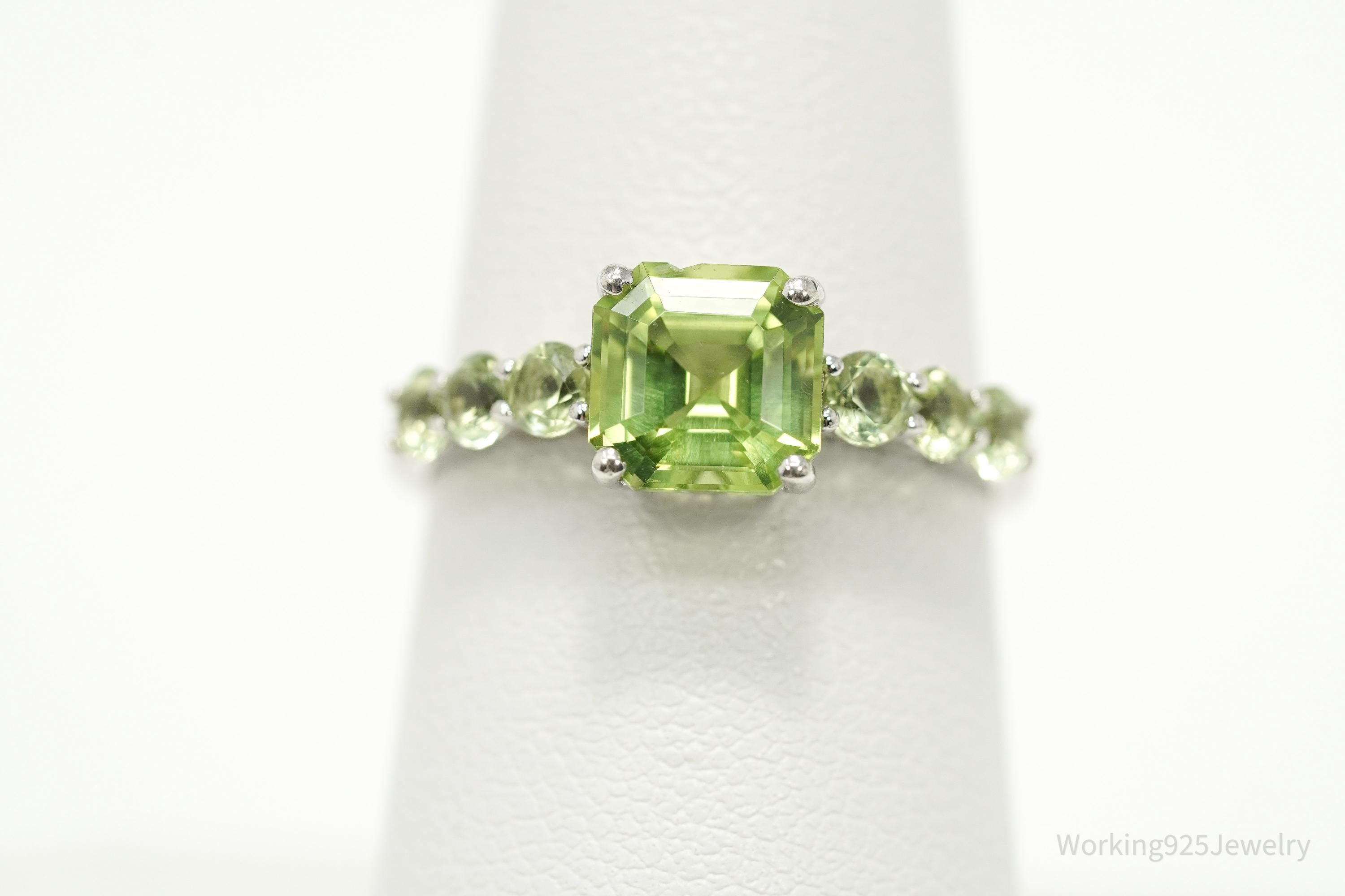 Vintage Green Peridot Sterling Silver Ring - Size 7