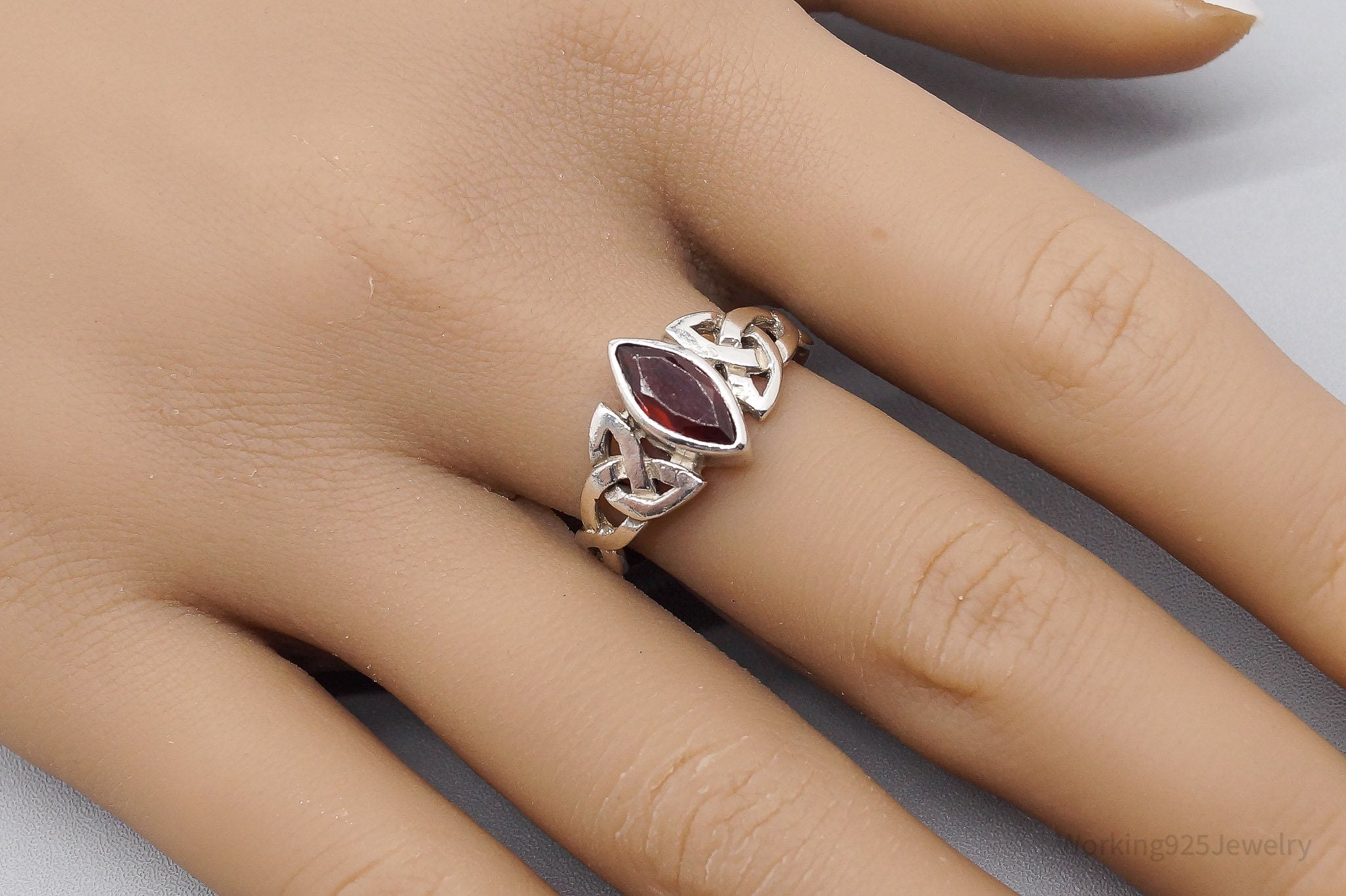 Vintage Garnet Triquetra Trinity Knot Sterling Silver Ring - Size 9