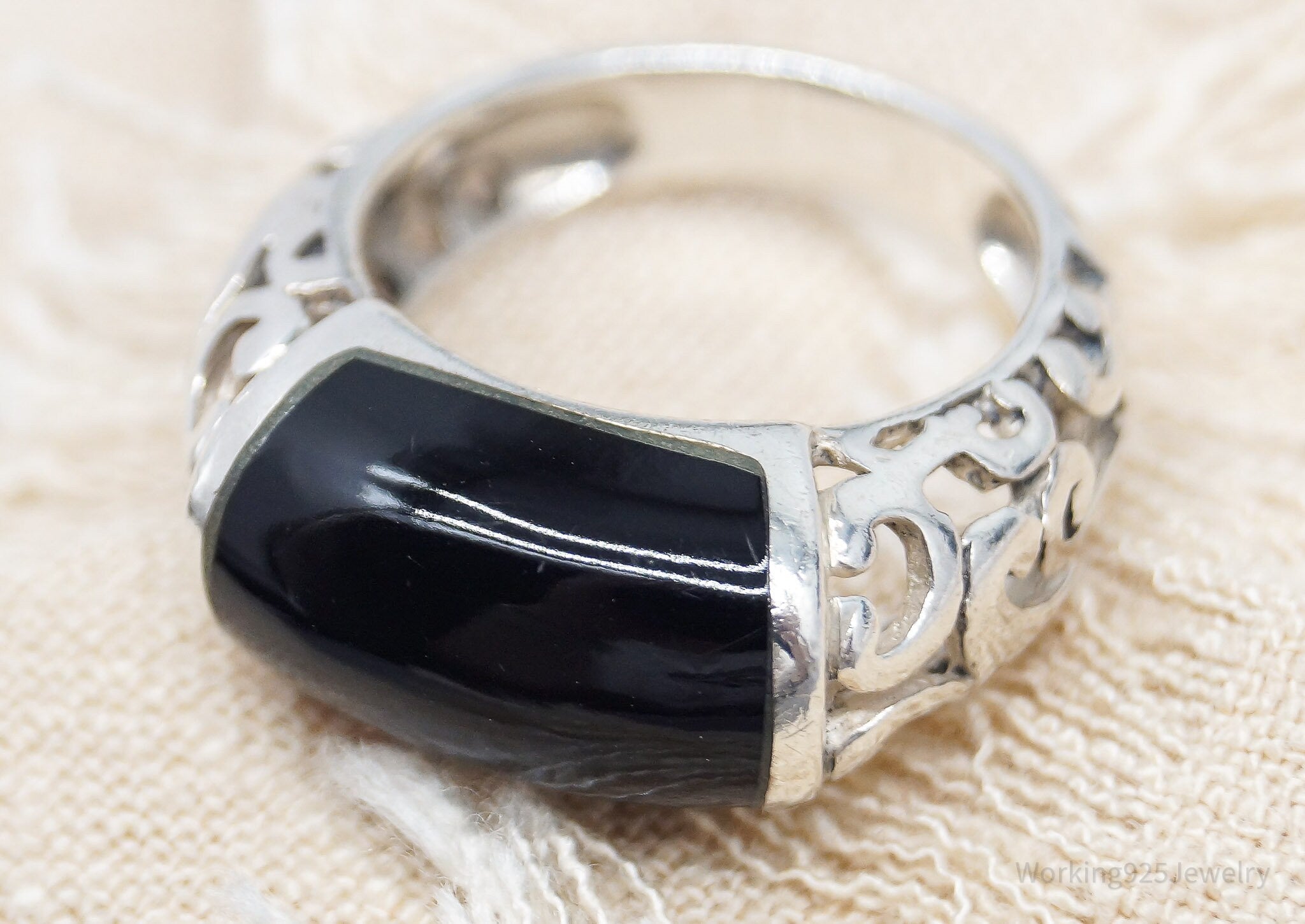 Vintage Black Onyx Scrolls Cut Out Sterling Silver Ring - Size 5.75