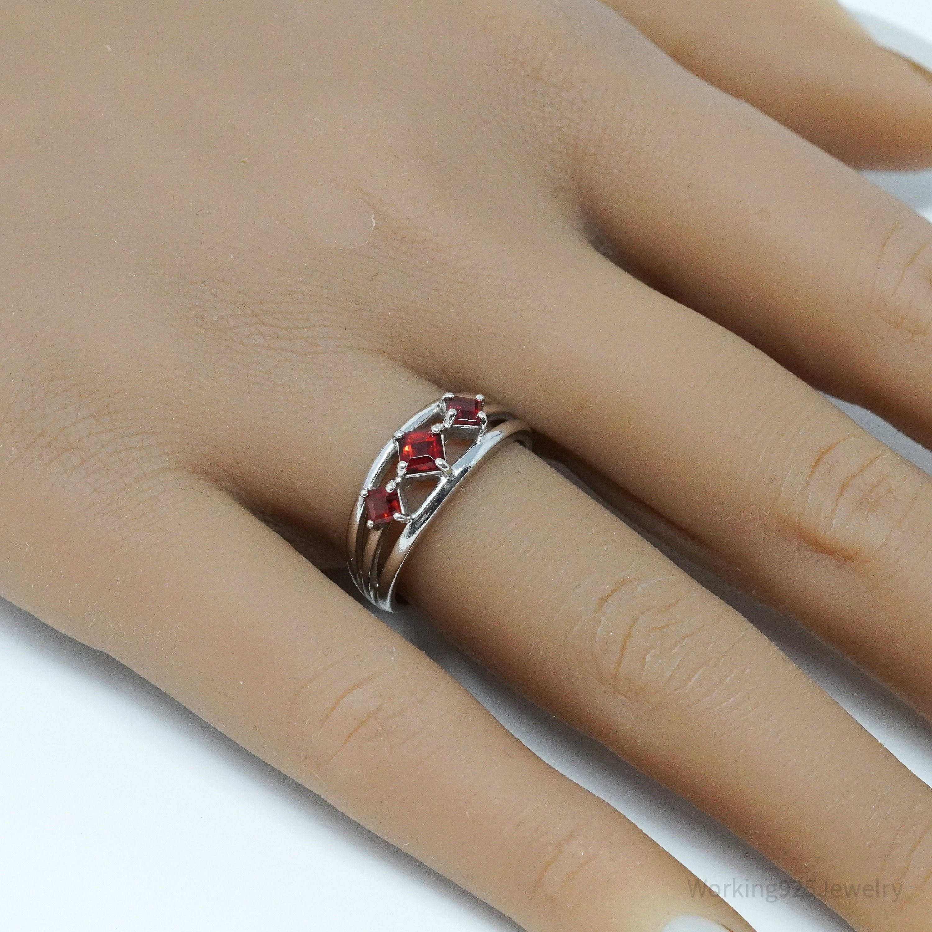 Vintage Ross Simons Garnet Sterling Silver Ring - Size 7.25