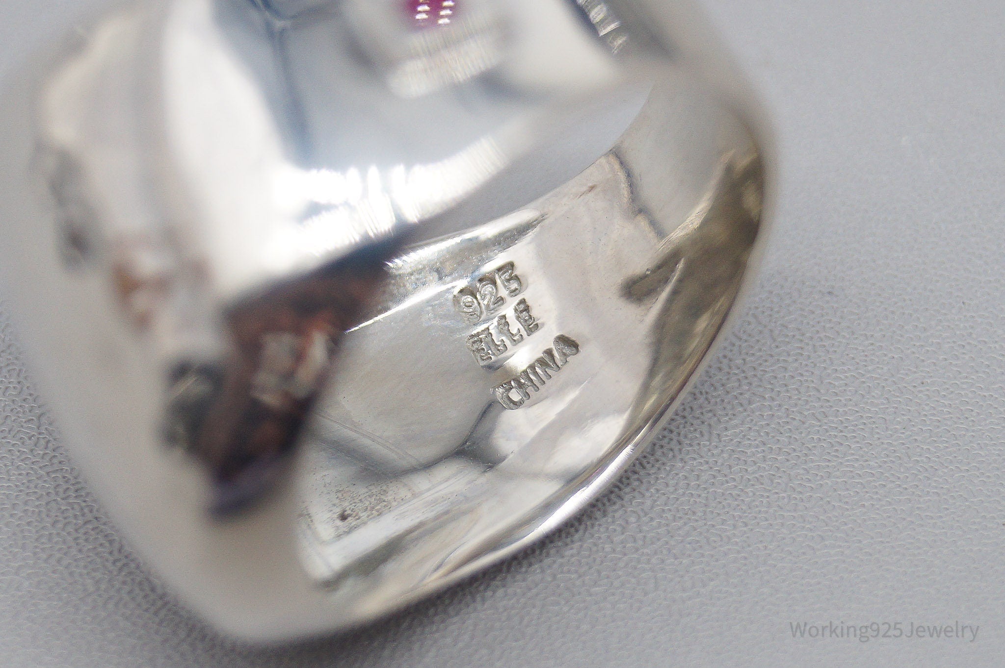 Vintage Designer Elle Sterling Silver & Ruby Band Ring - Size 10