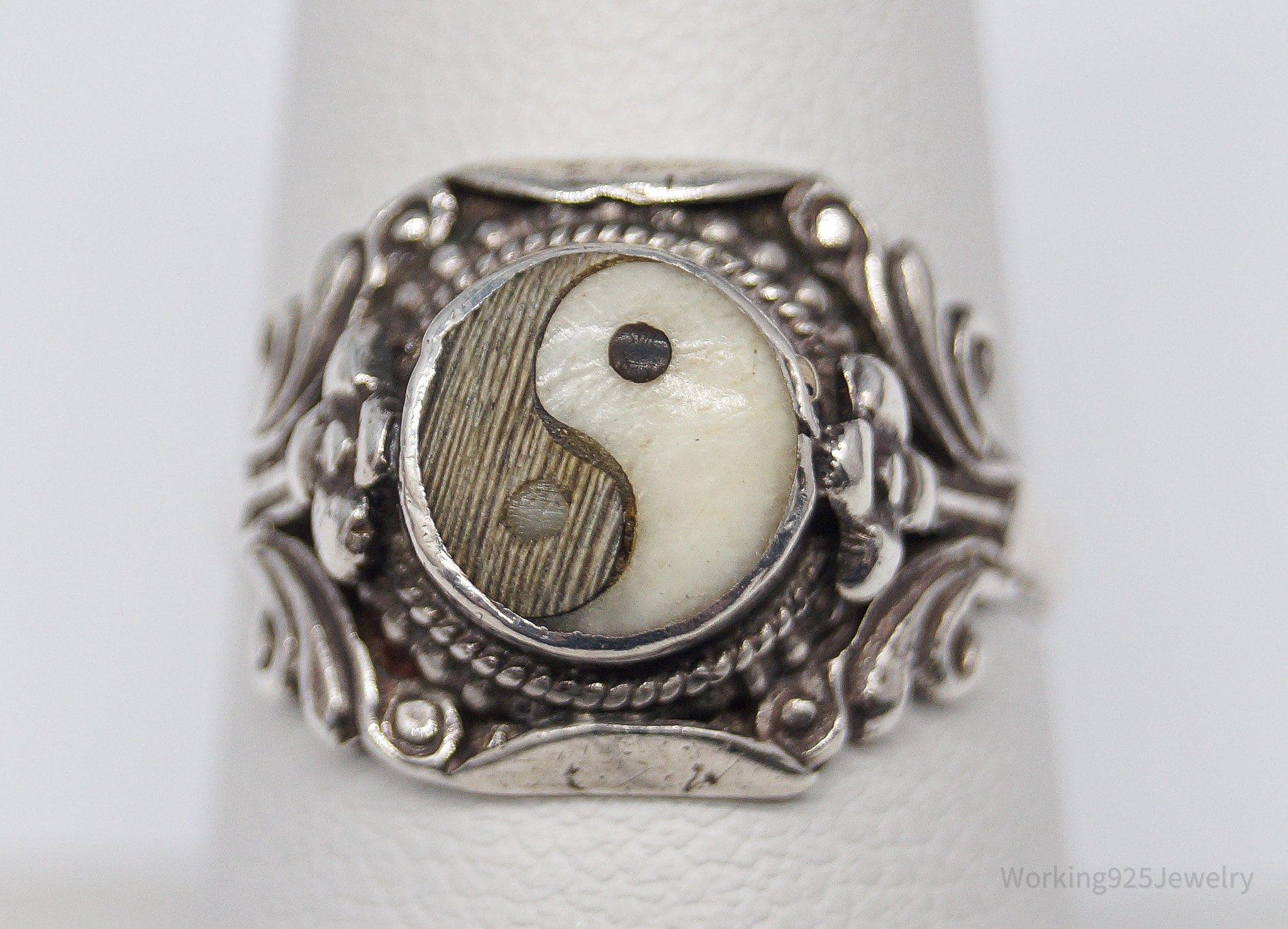 Vintage Wood & Cream Stone Inlay Yin Yang Silver Ring - Size 8