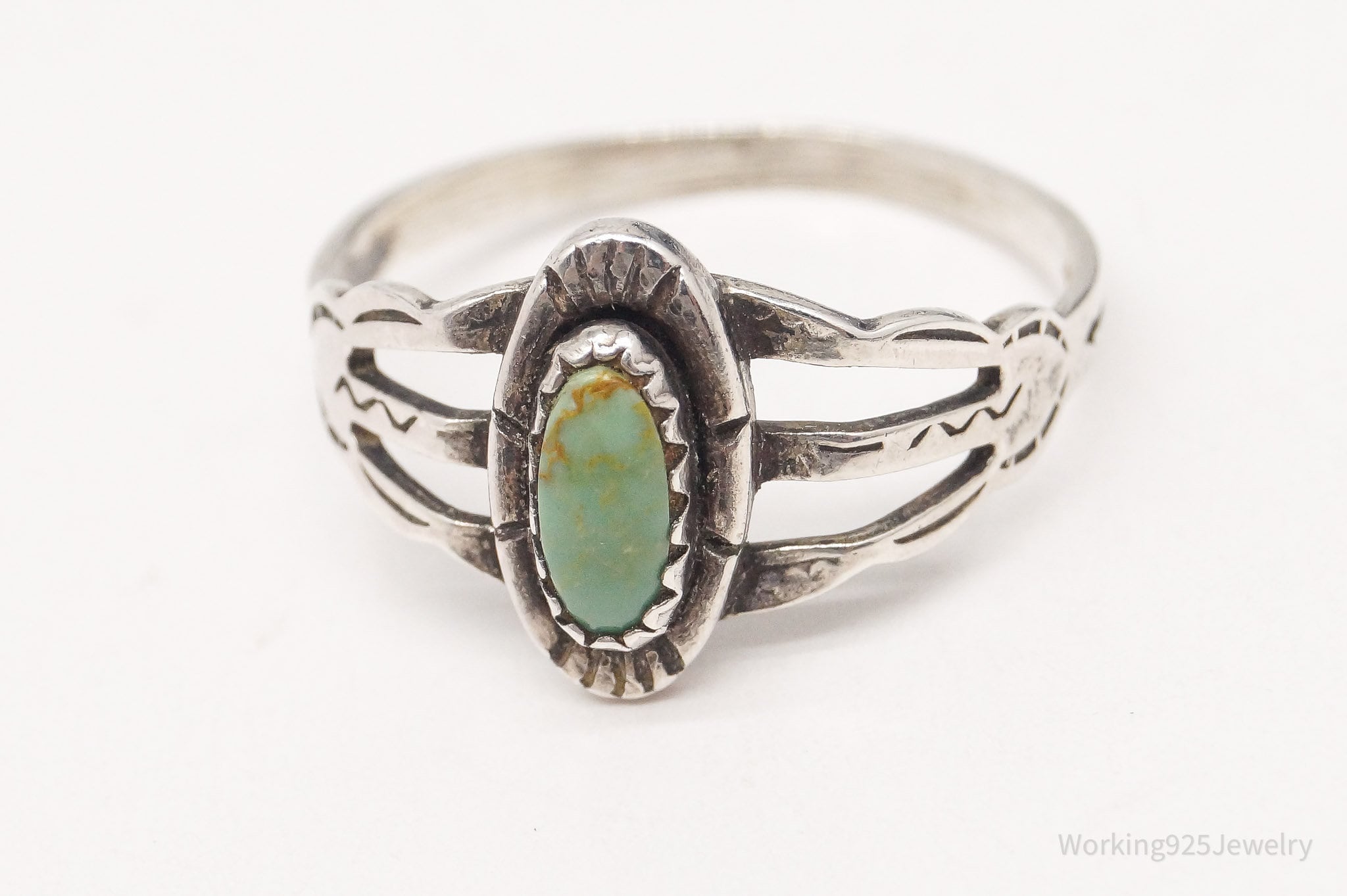 Vintage Native American Turquoise Sterling Silver Ring - Size 7.5