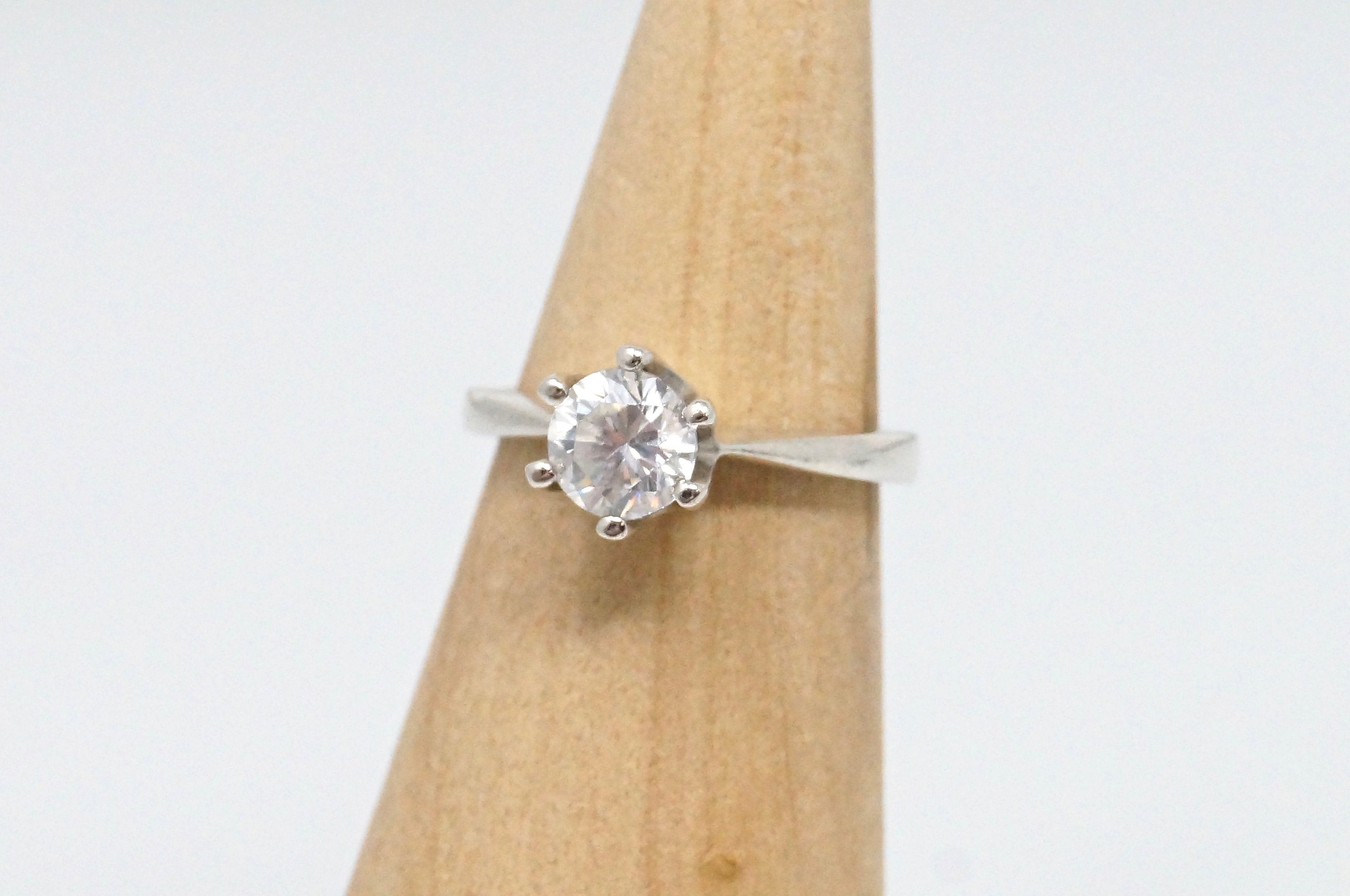 Beautiful Vintage Art Deco Style CZ Elegant Sterling Silver Ring Sz 6