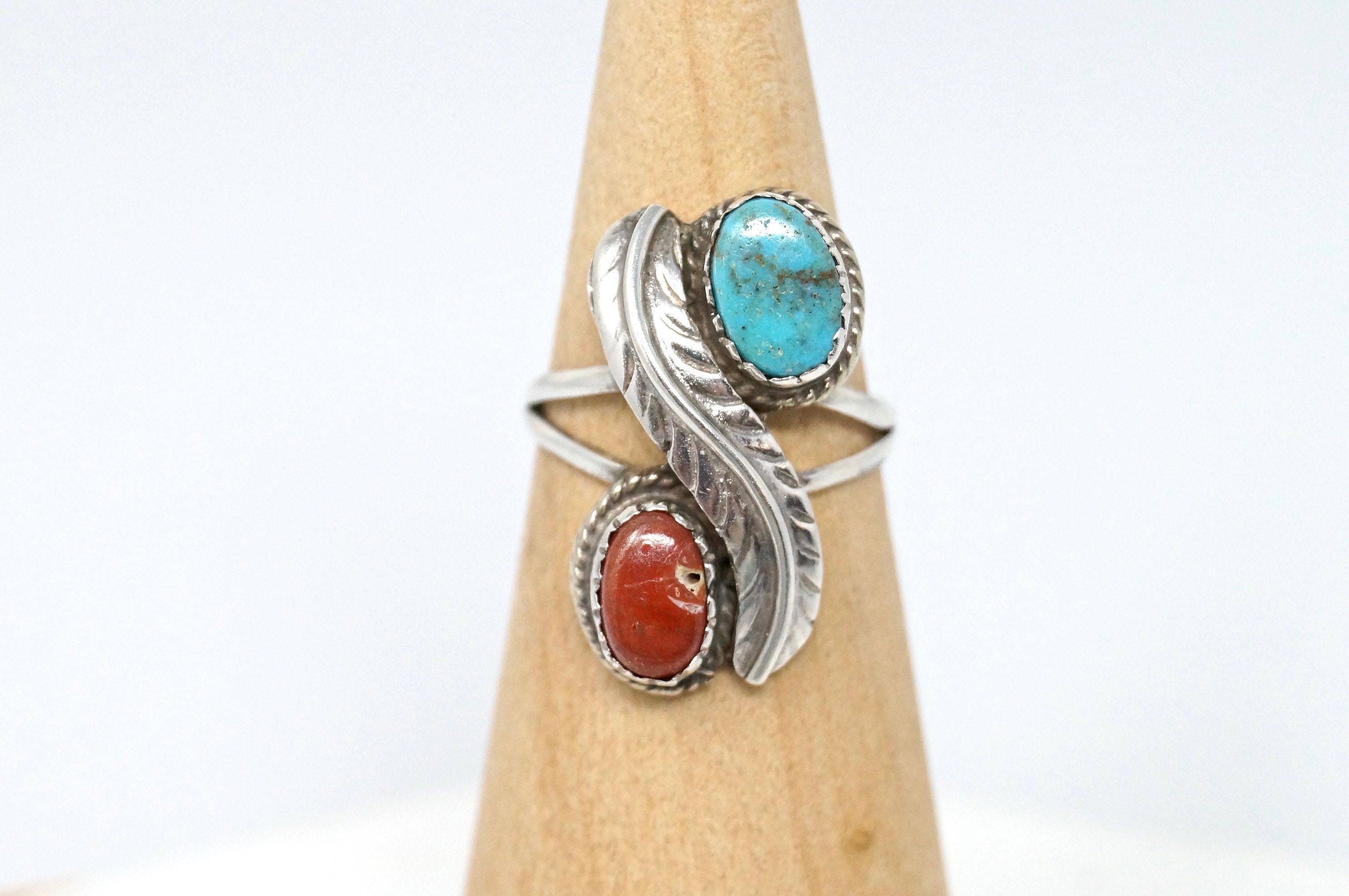 Vtg Southwestern Unsigned Turquoise Coral Feather Sterling Silver Ring Sz 5.5