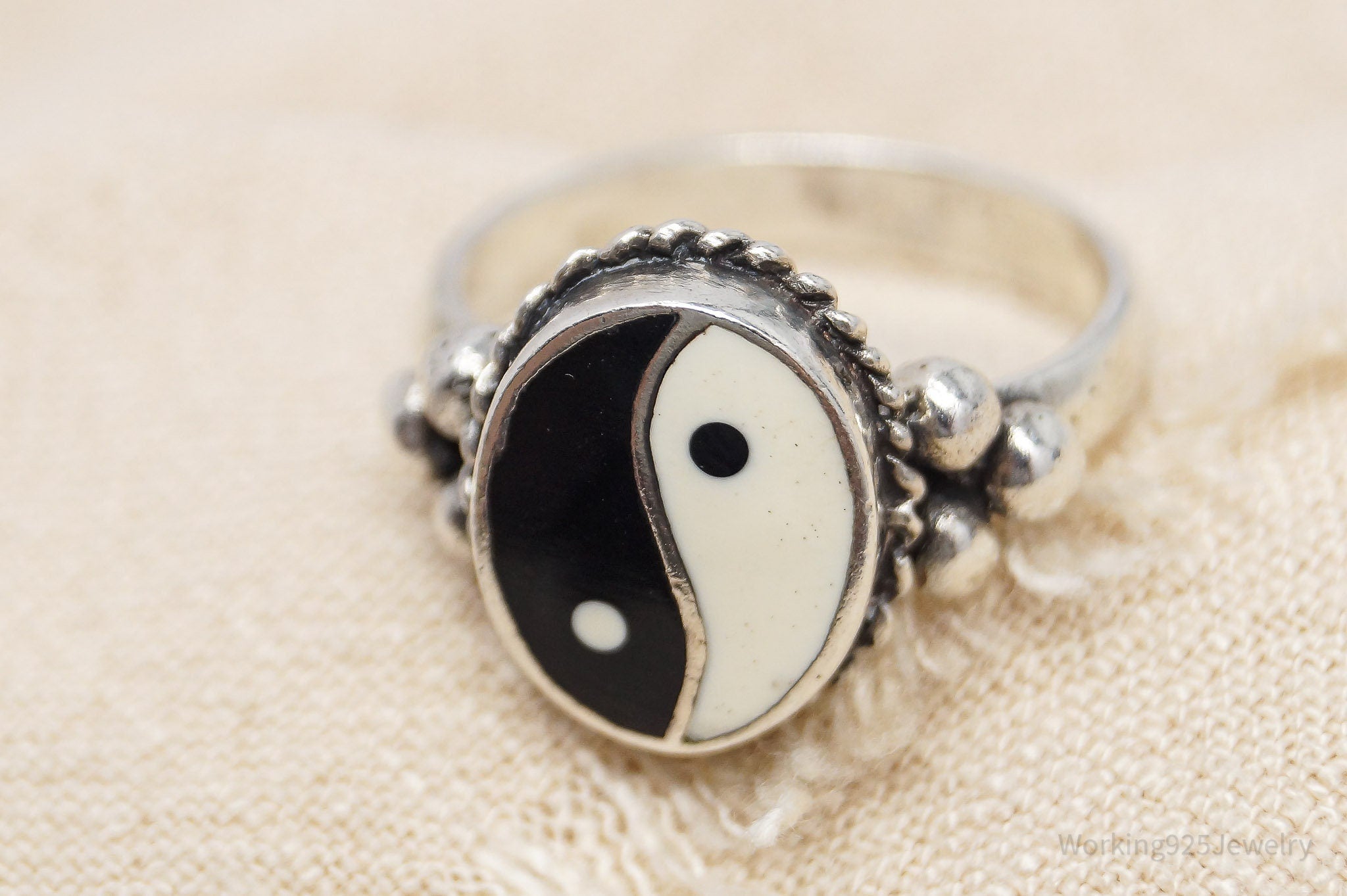 Vintage Black & White Onyx Inlay Yin Yang Sterling Silver Ring - Size 9