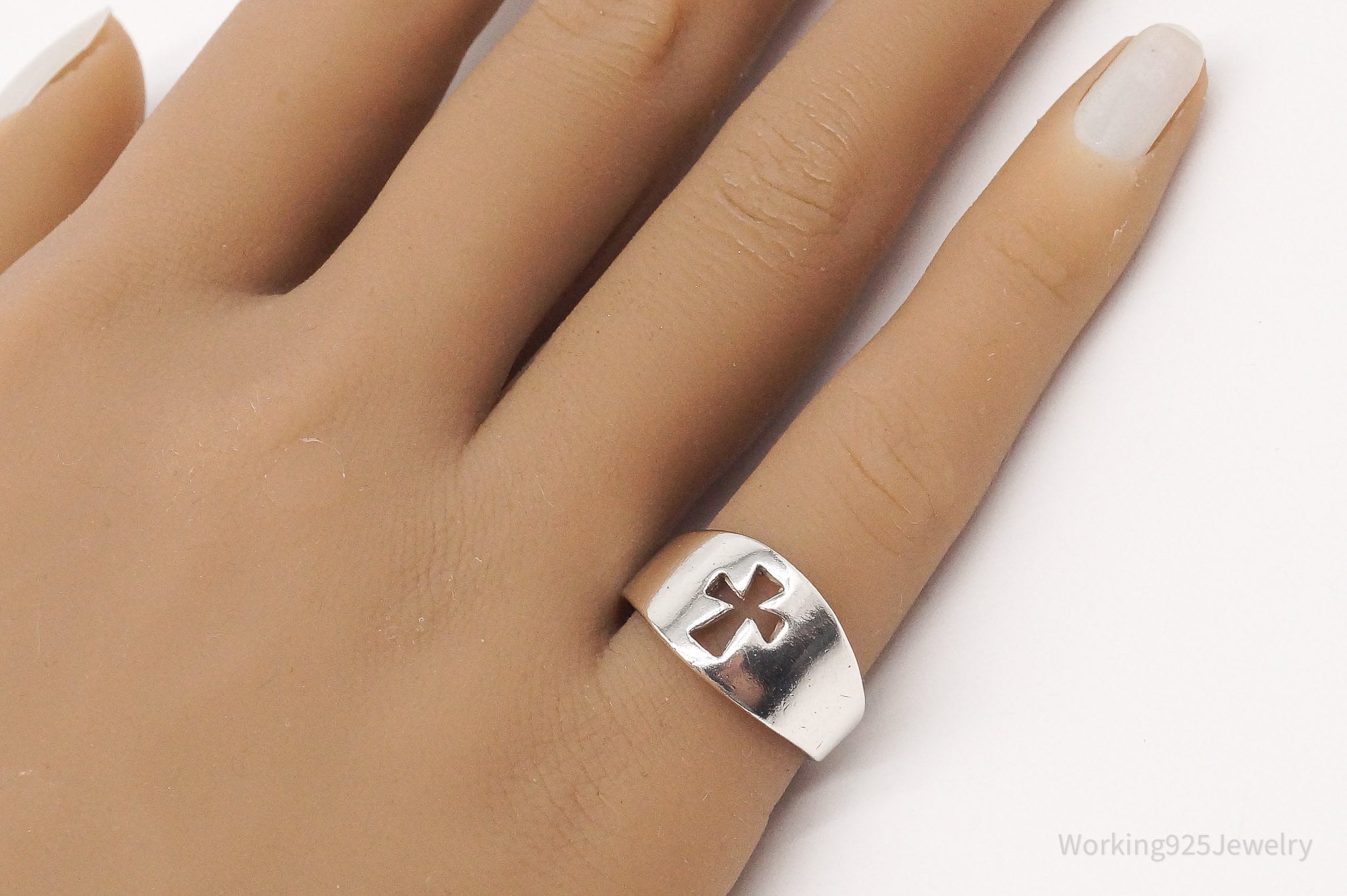 Vintage Cross Cut Out Silver Ring - Size 6.5