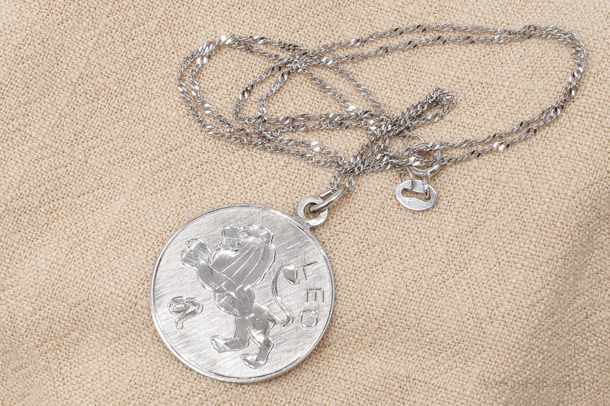 Vintage Wells Leo Sterling Silver Necklace 18"