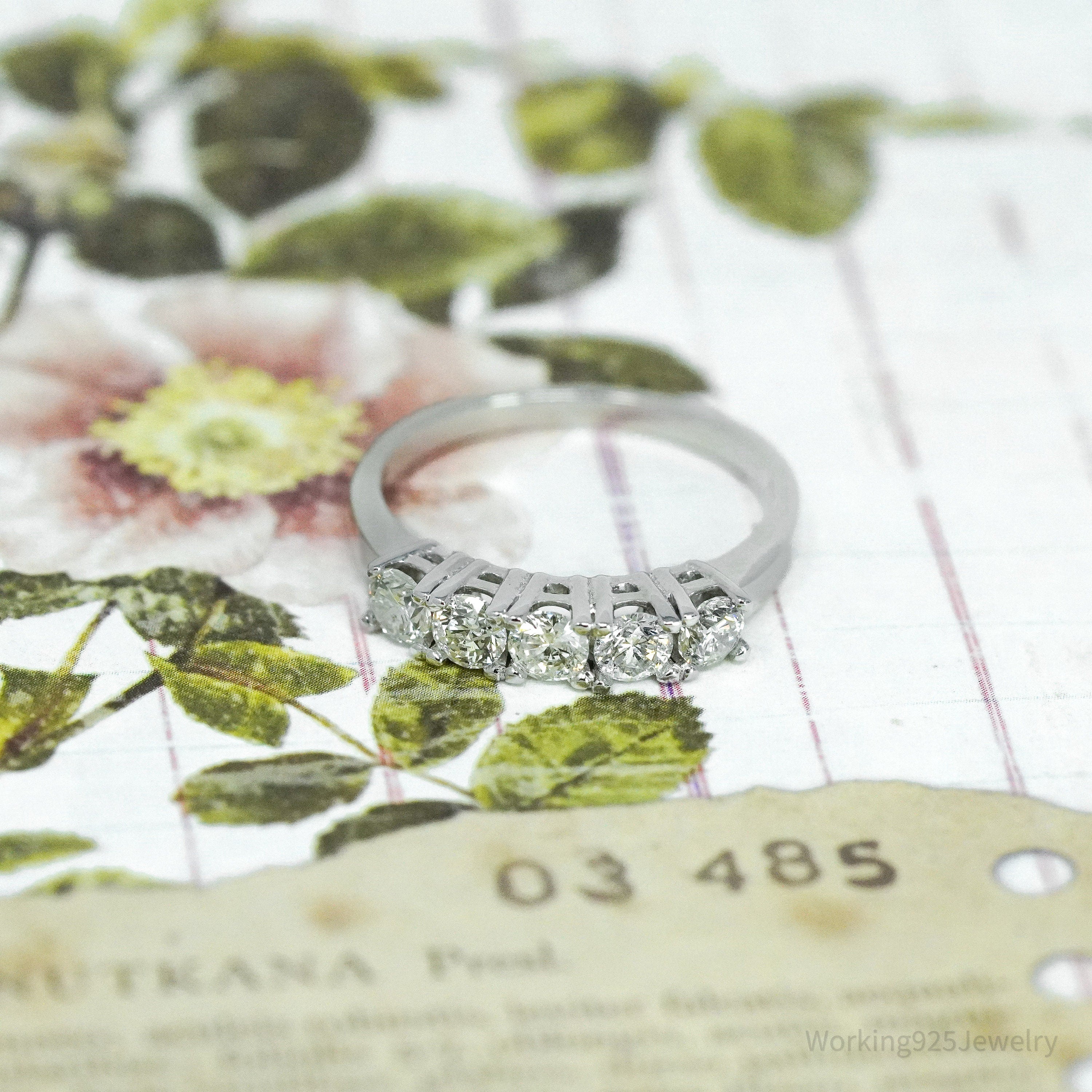 14K White Gold & Diamond Ring - Size 7