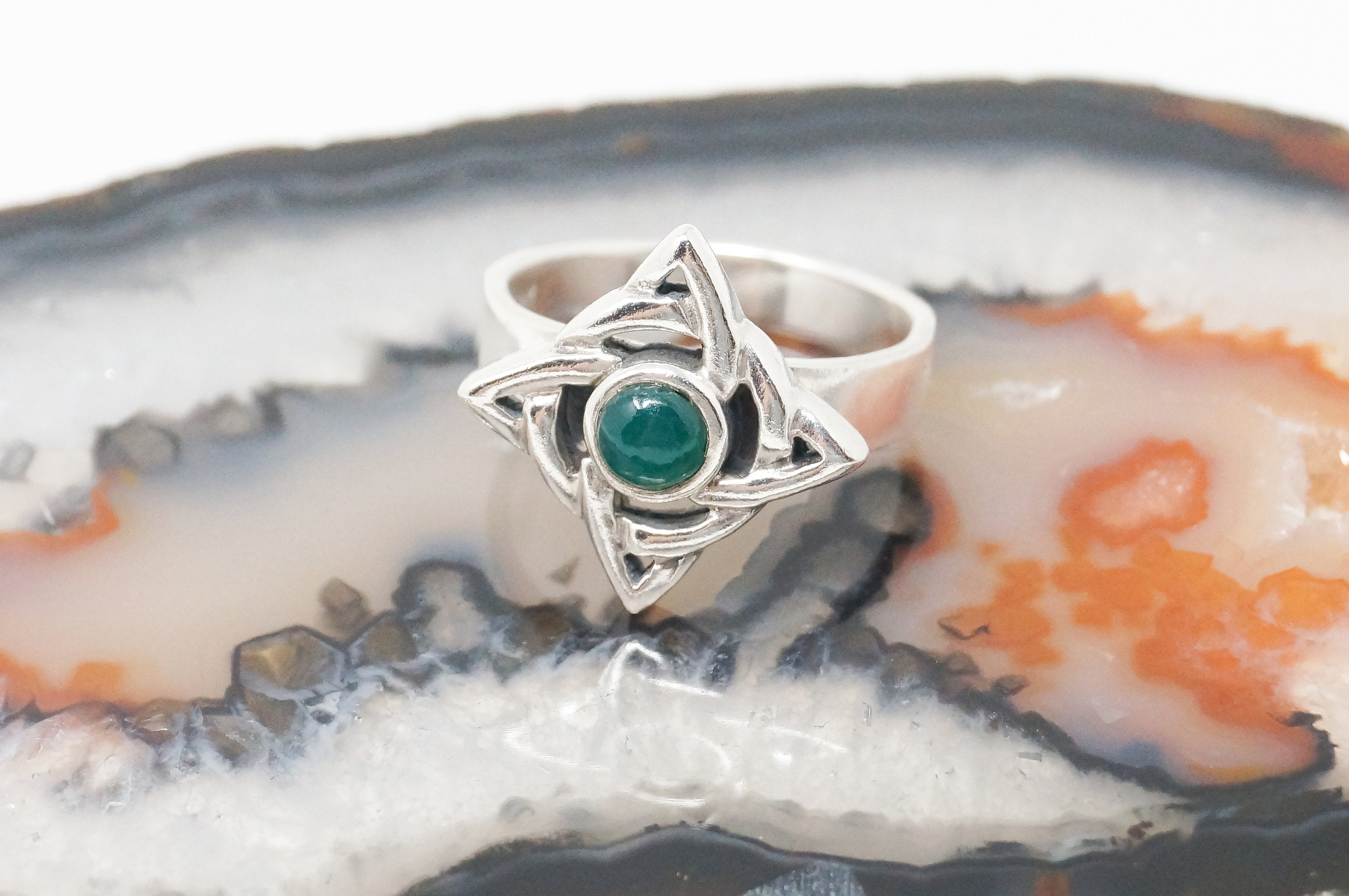 Vintage Green Chalcedony Celtic Design Sterling Ring - Sz 8.5