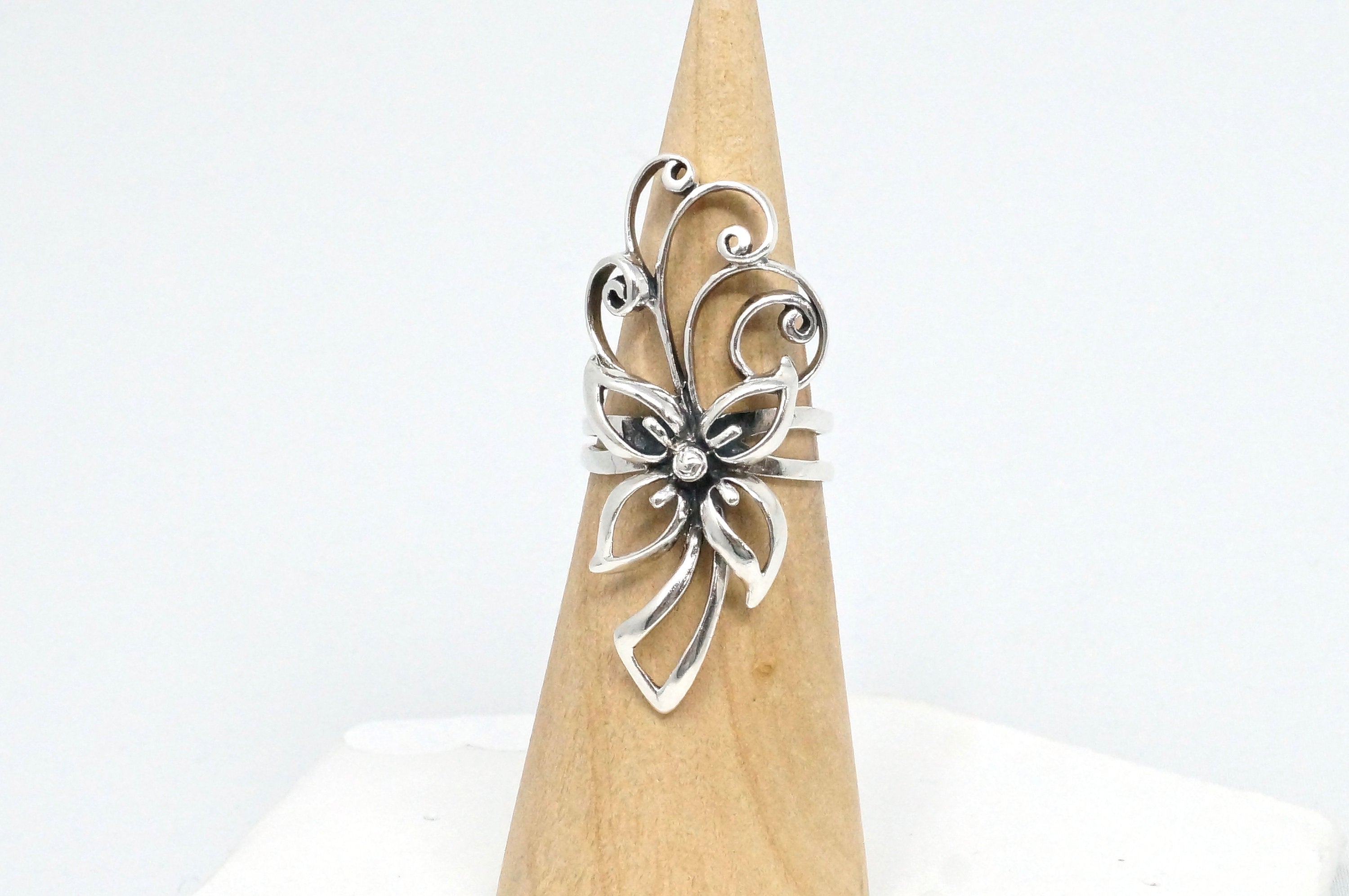 Vintage Elegant Floral Motif Swirl Sterling Silver Statement Ring Sz 7.5