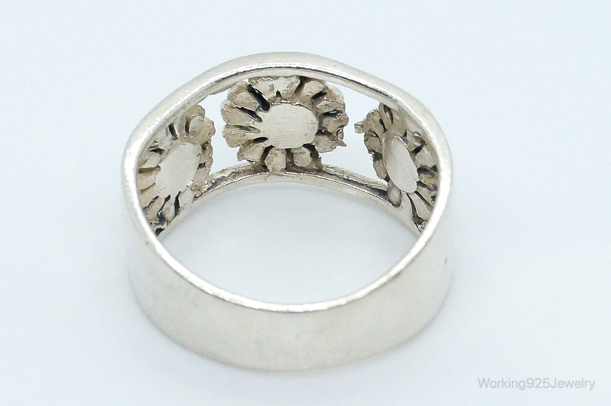 Vintage Flowers Cut Out Sterling Silver Band Ring - Size 6.5