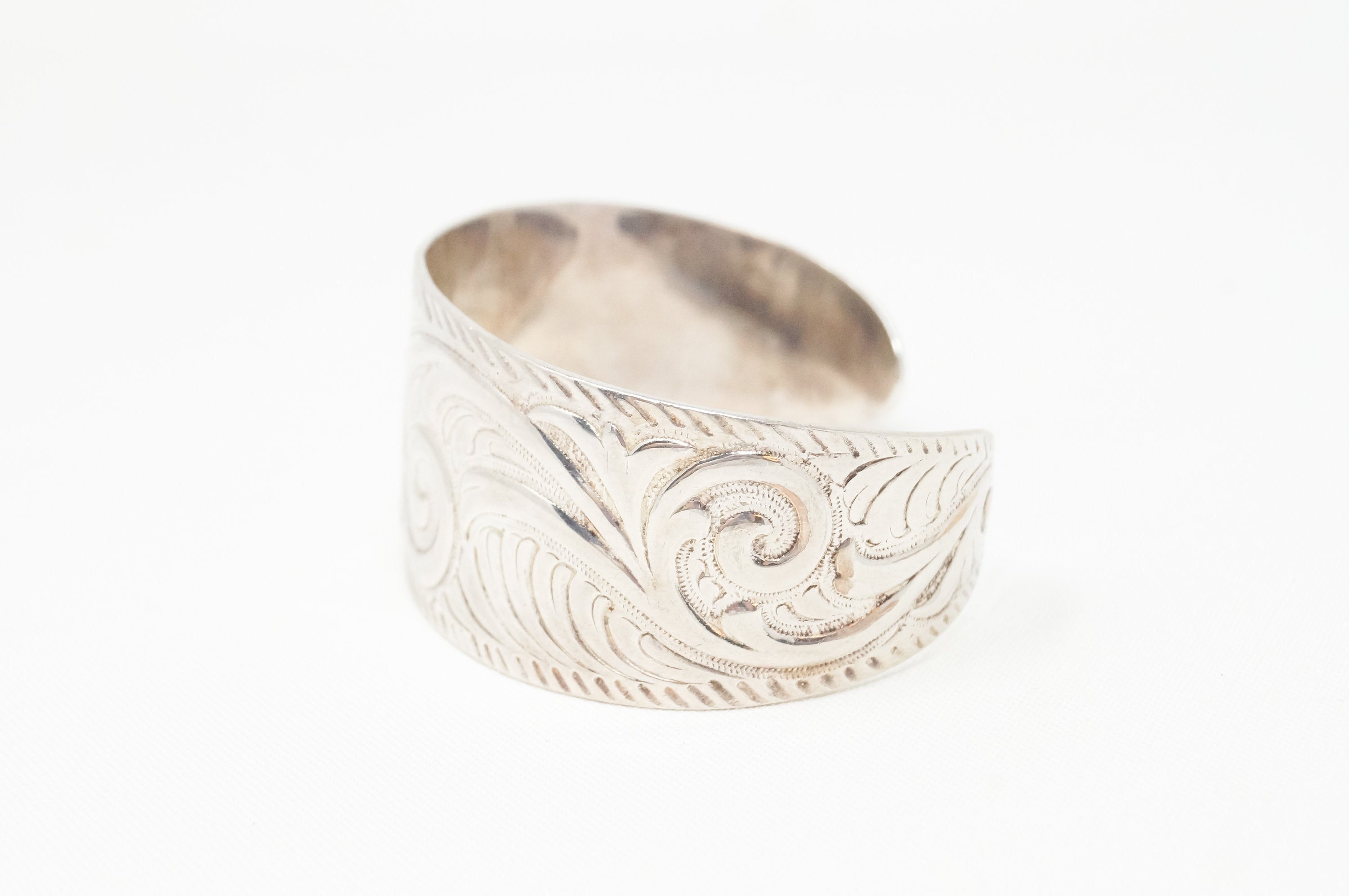 Vintage Floral Pattern Repousse Swirl Carved Sterling Silver Bangle Bracelet