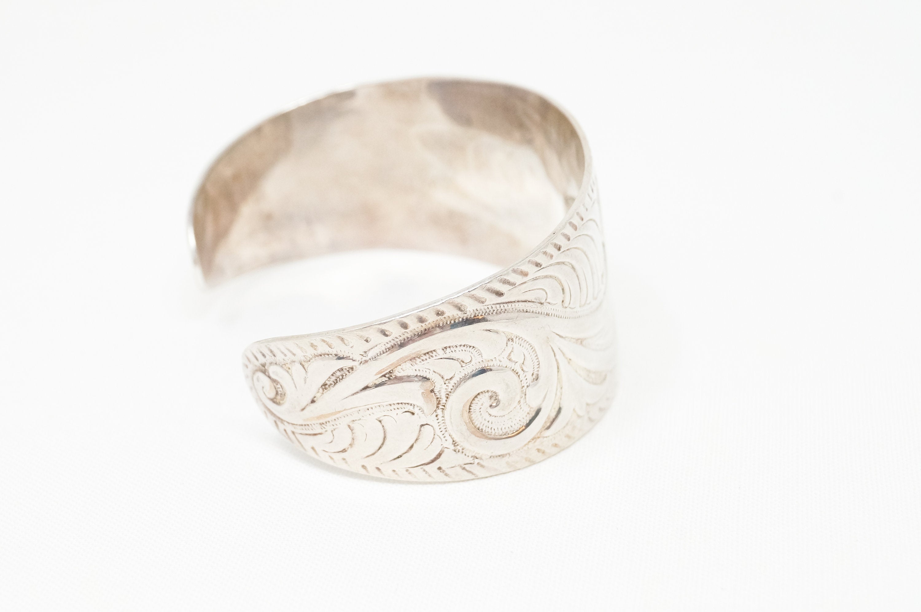 Vintage Floral Pattern Repousse Swirl Carved Sterling Silver Bangle Bracelet