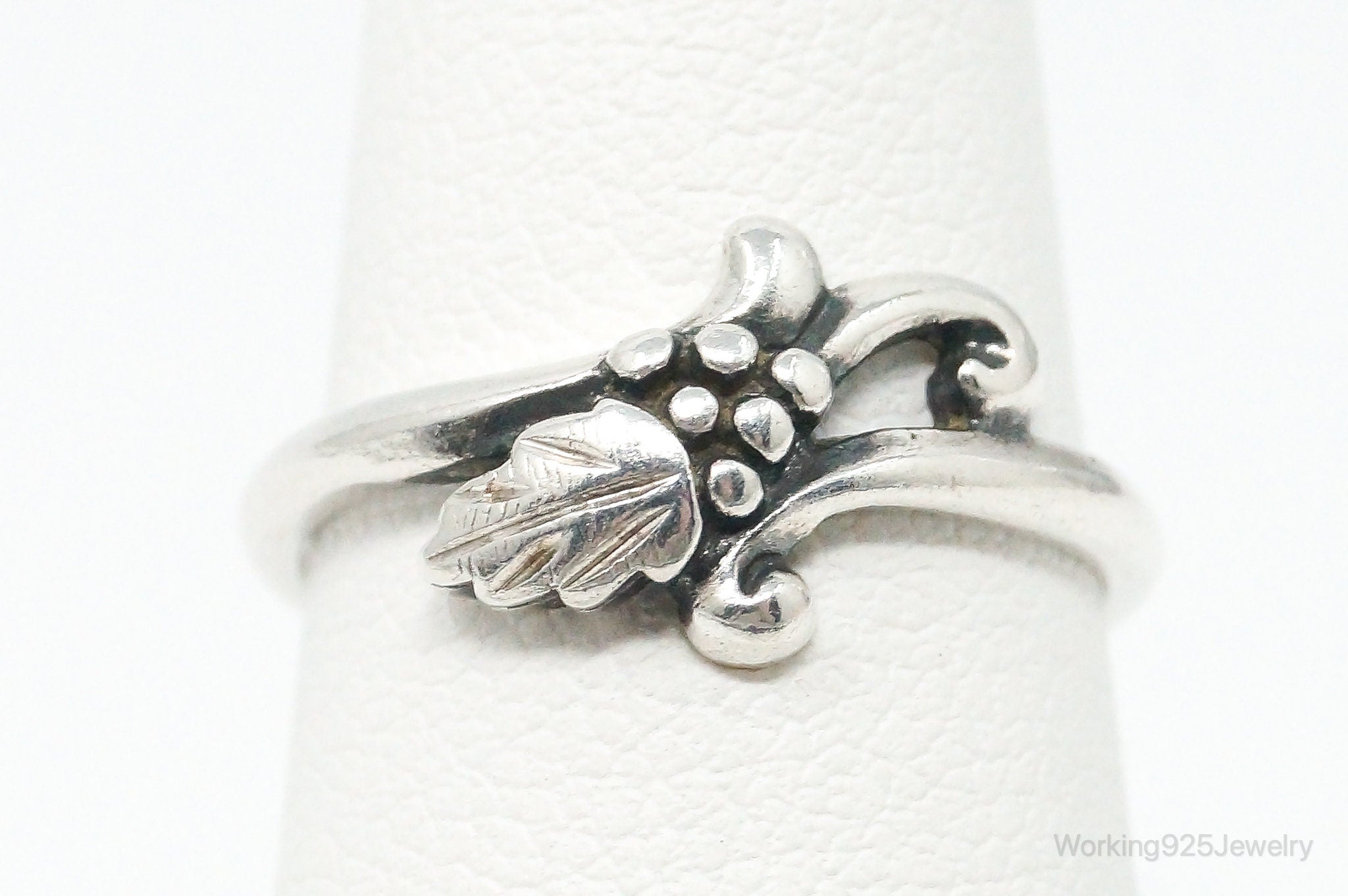 Vintage Designer WM Co Grape Vine Leaves Sterling Silver Ring - Size 5.25