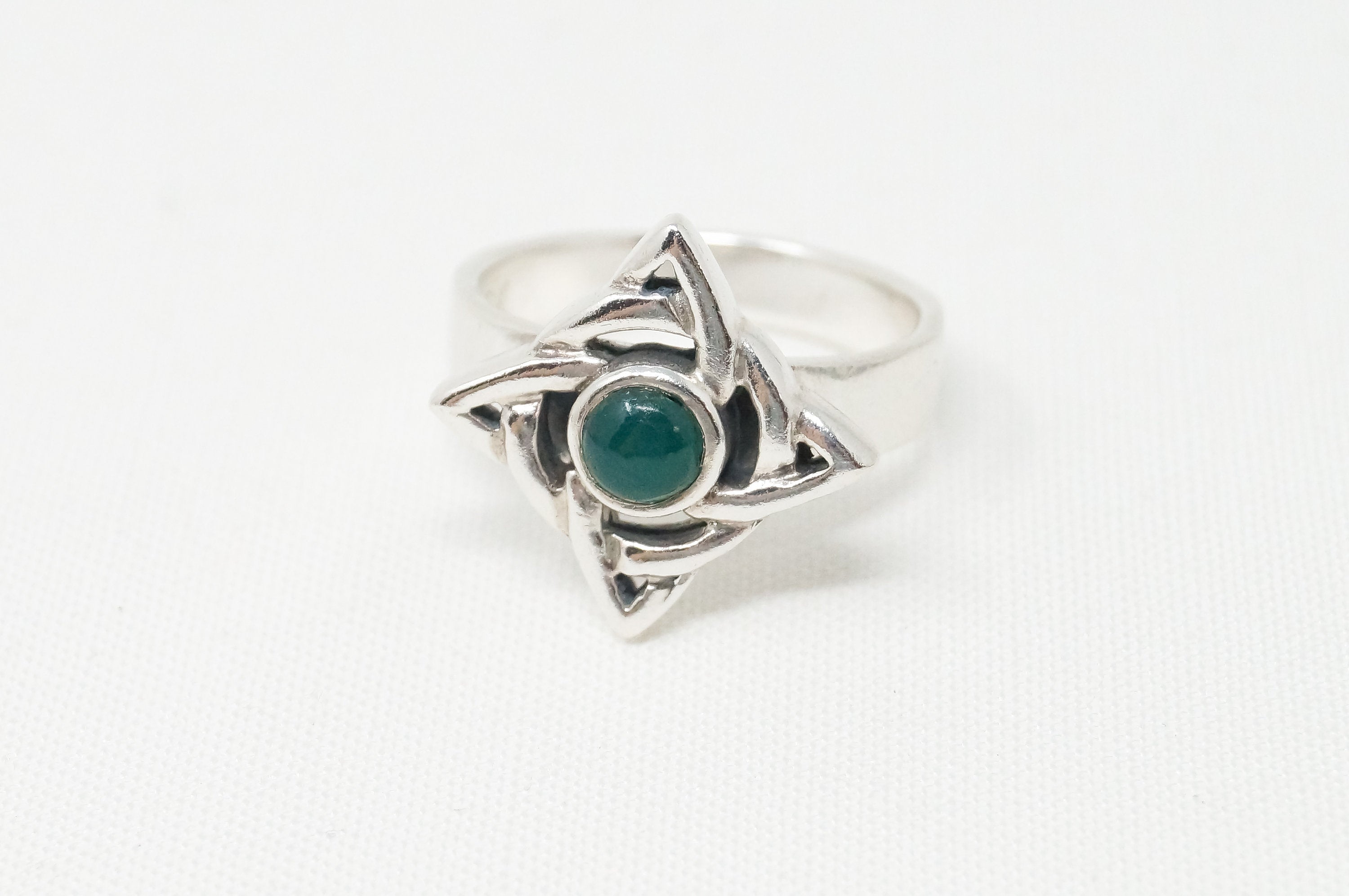 Vintage Green Chalcedony Celtic Design Sterling Ring - Sz 8.5