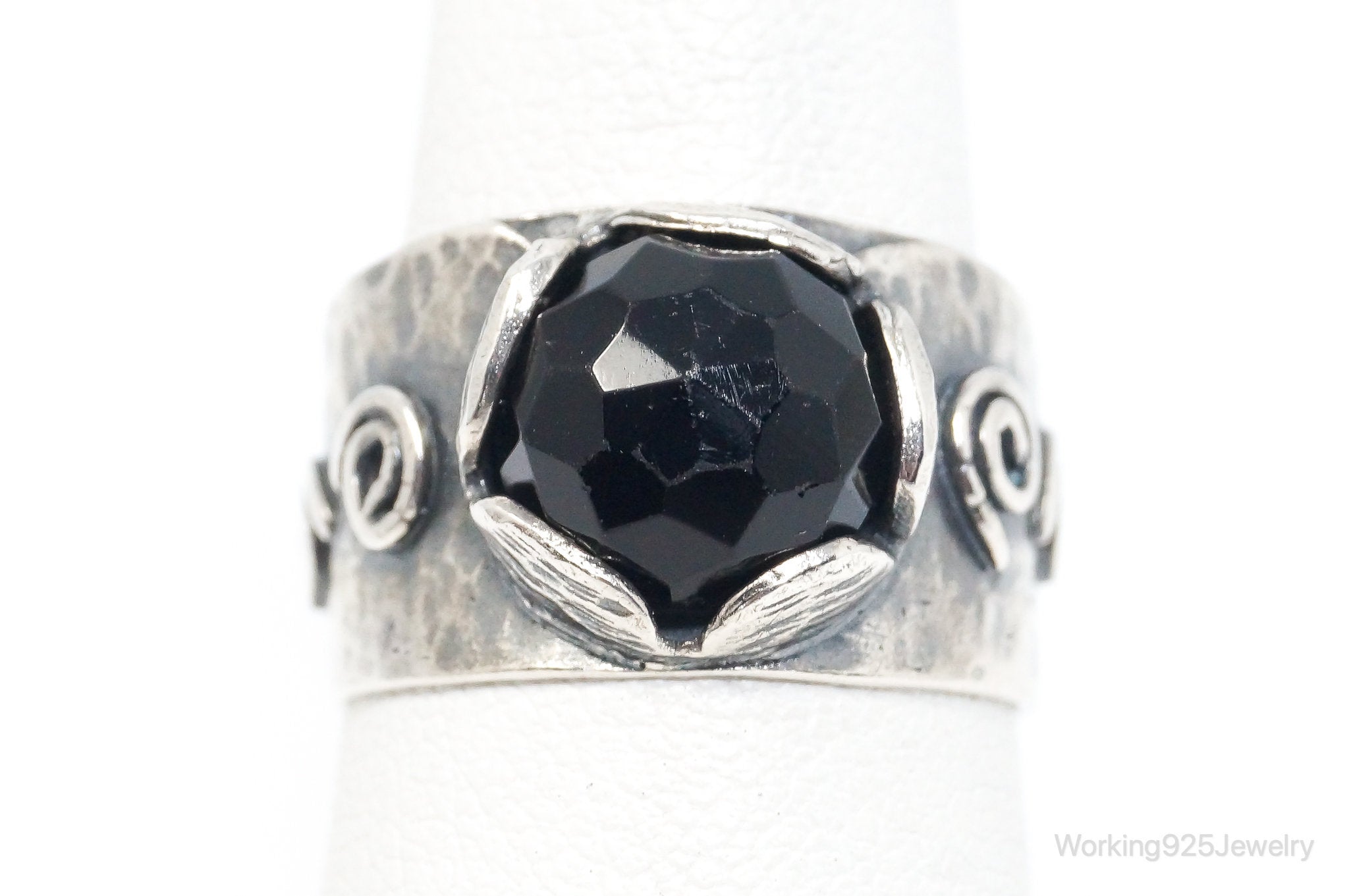 Vintage Black Onyx Hammered Style Sterling Silver Ring - Size 7