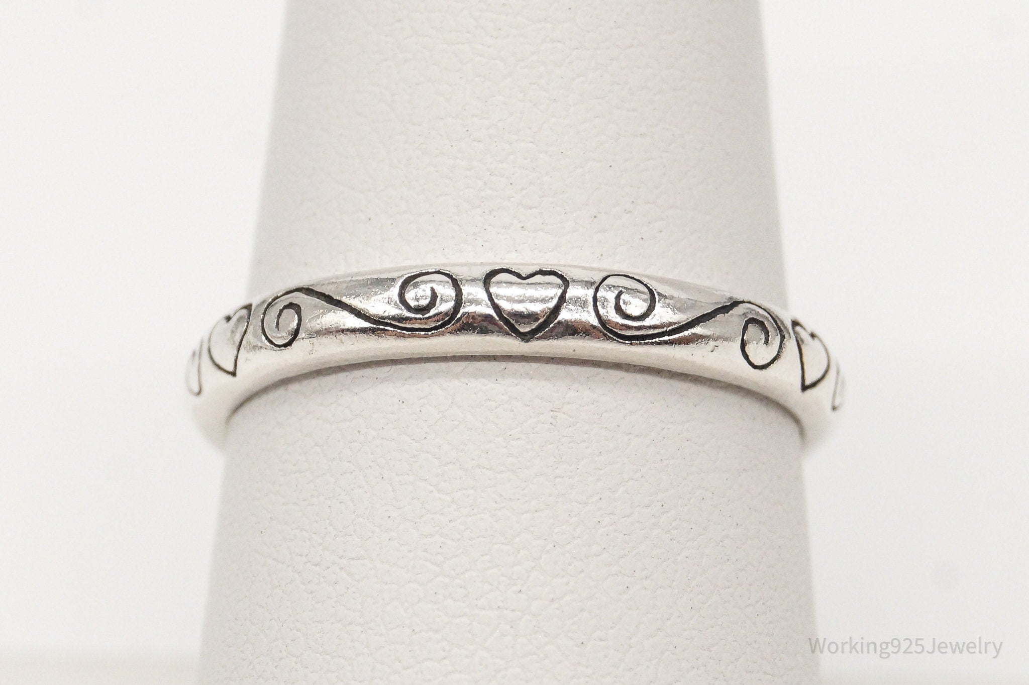 Vintage Hearts Pattern Sterling Silver Band Ring - Size 7.5