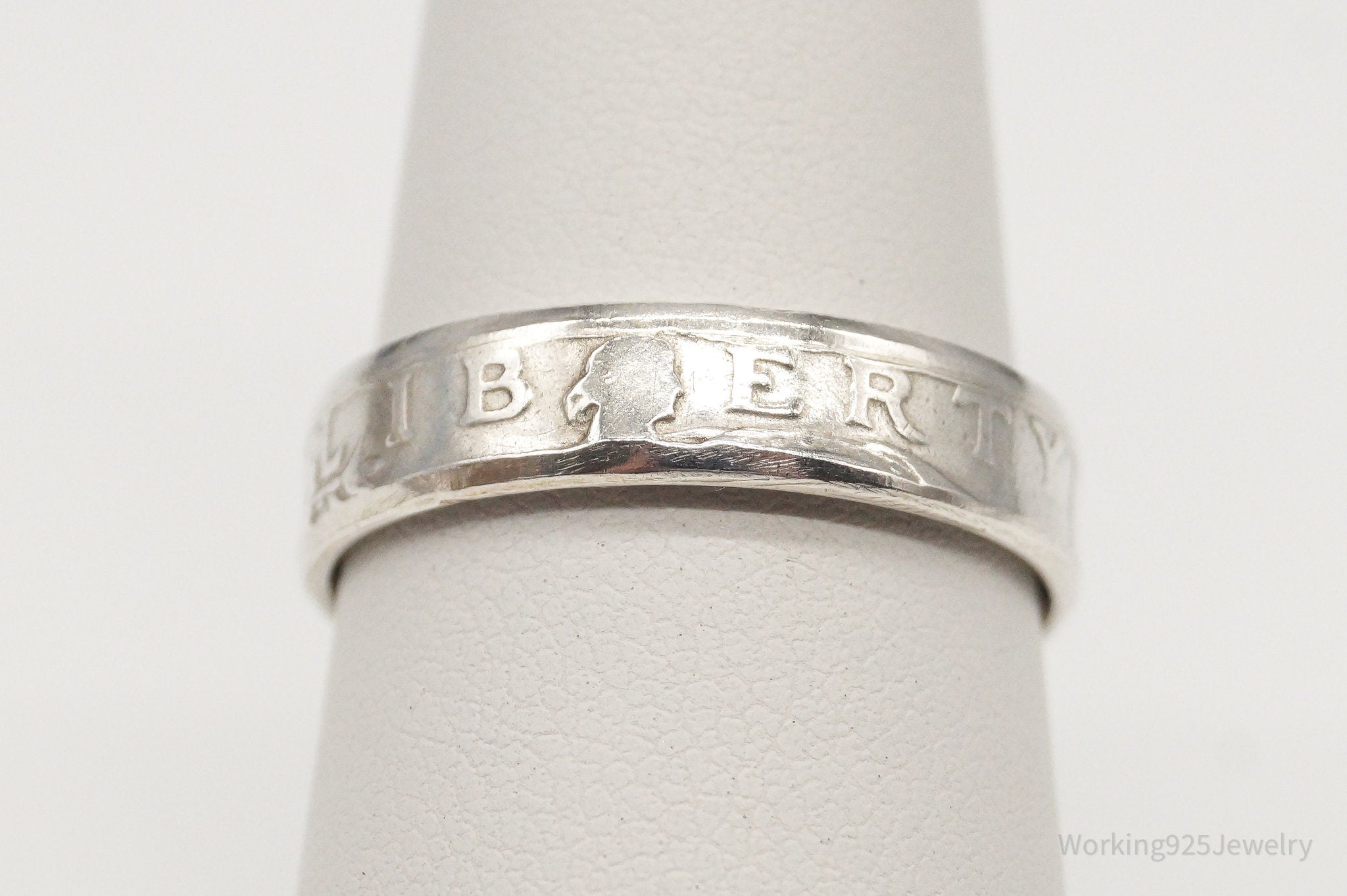 Vintage 1927 Standing Liberty Quarter Dollar Coin Silver Ring - Size 6.75